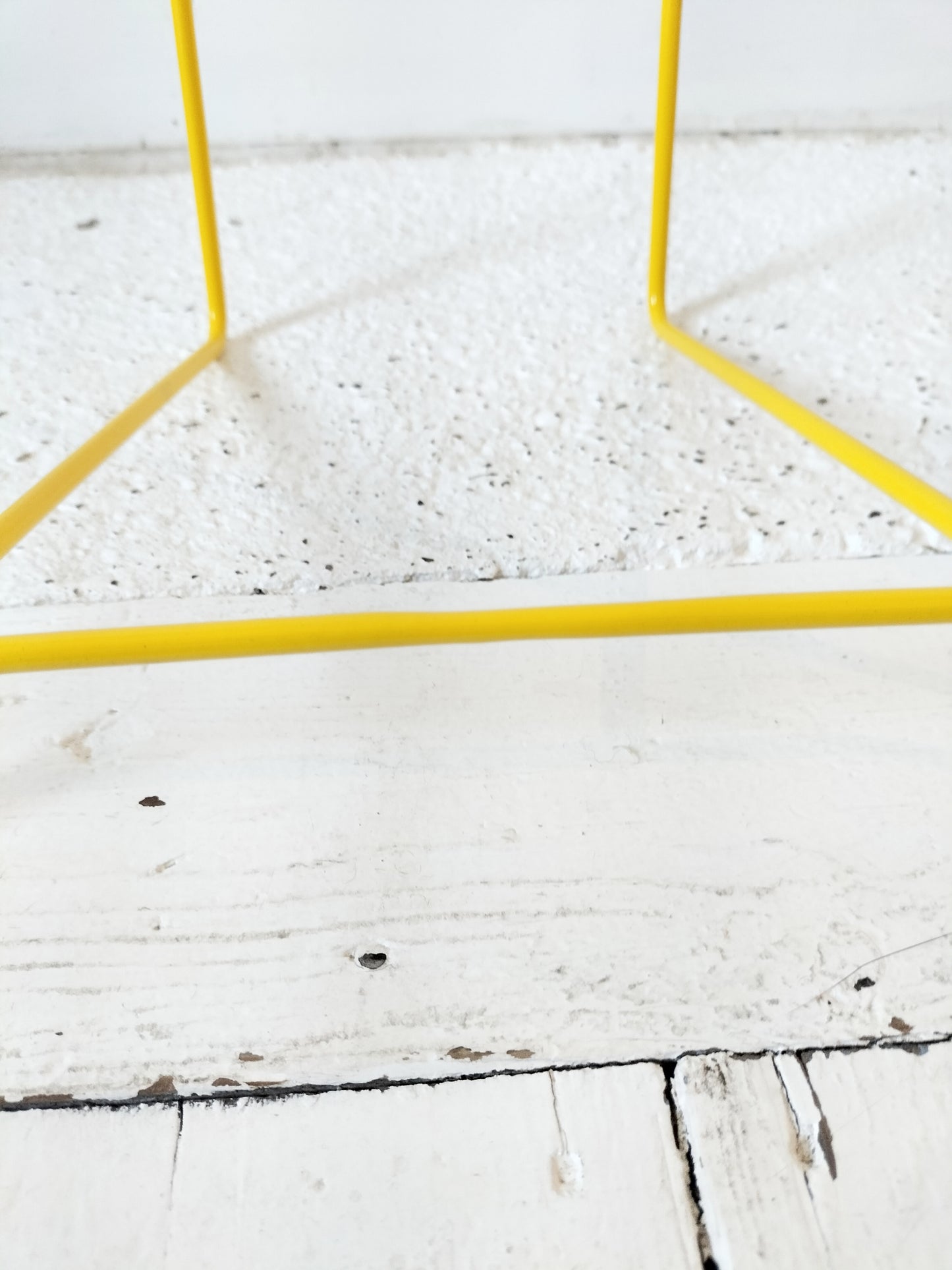 Porte-revues/ range-livres métallique jaune Ikea Blejd 2016