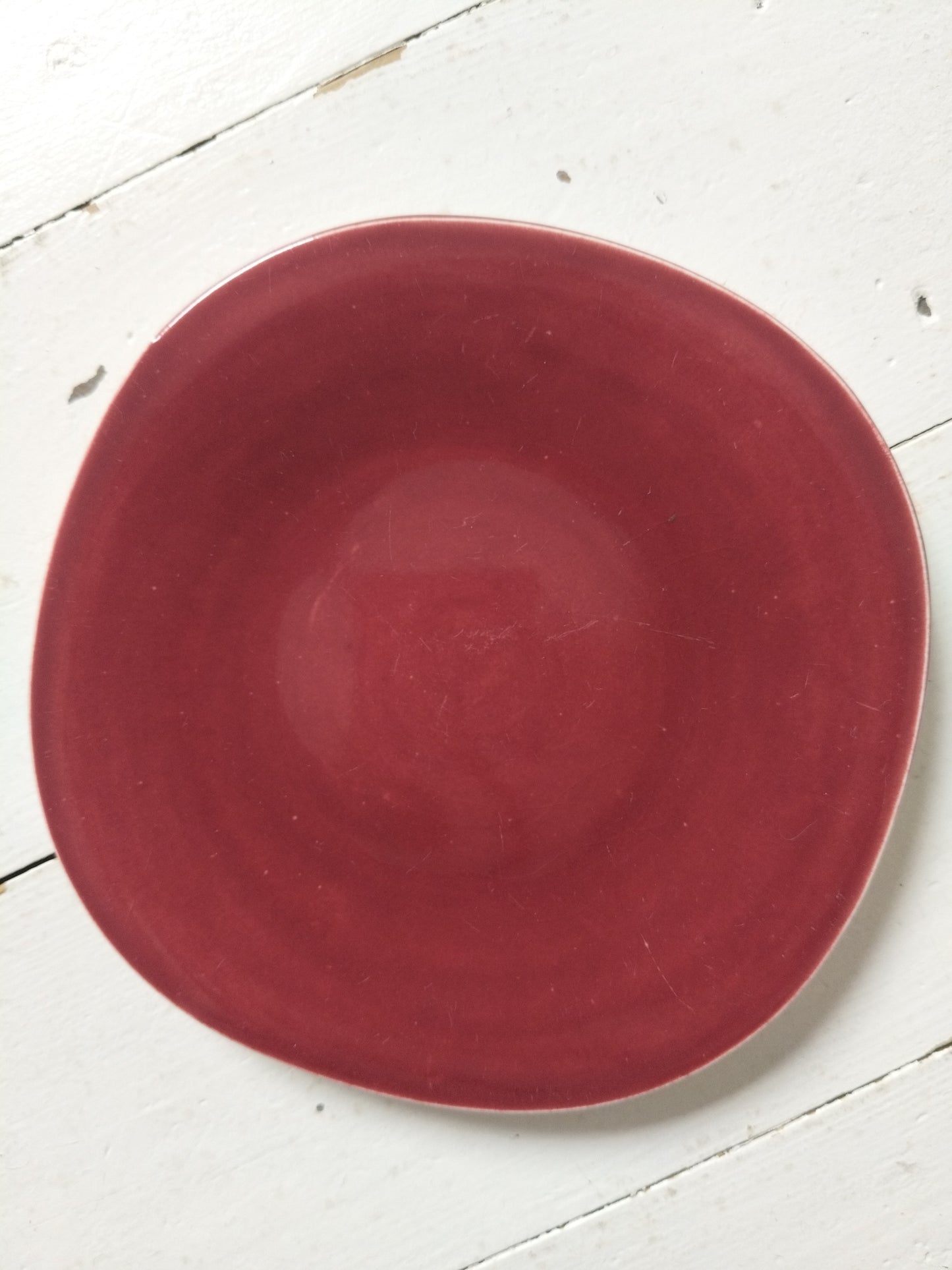 Ensemble 1 tasse grise et 1 soucoupe bordeaux Boch La Louvière Miami Bicolore