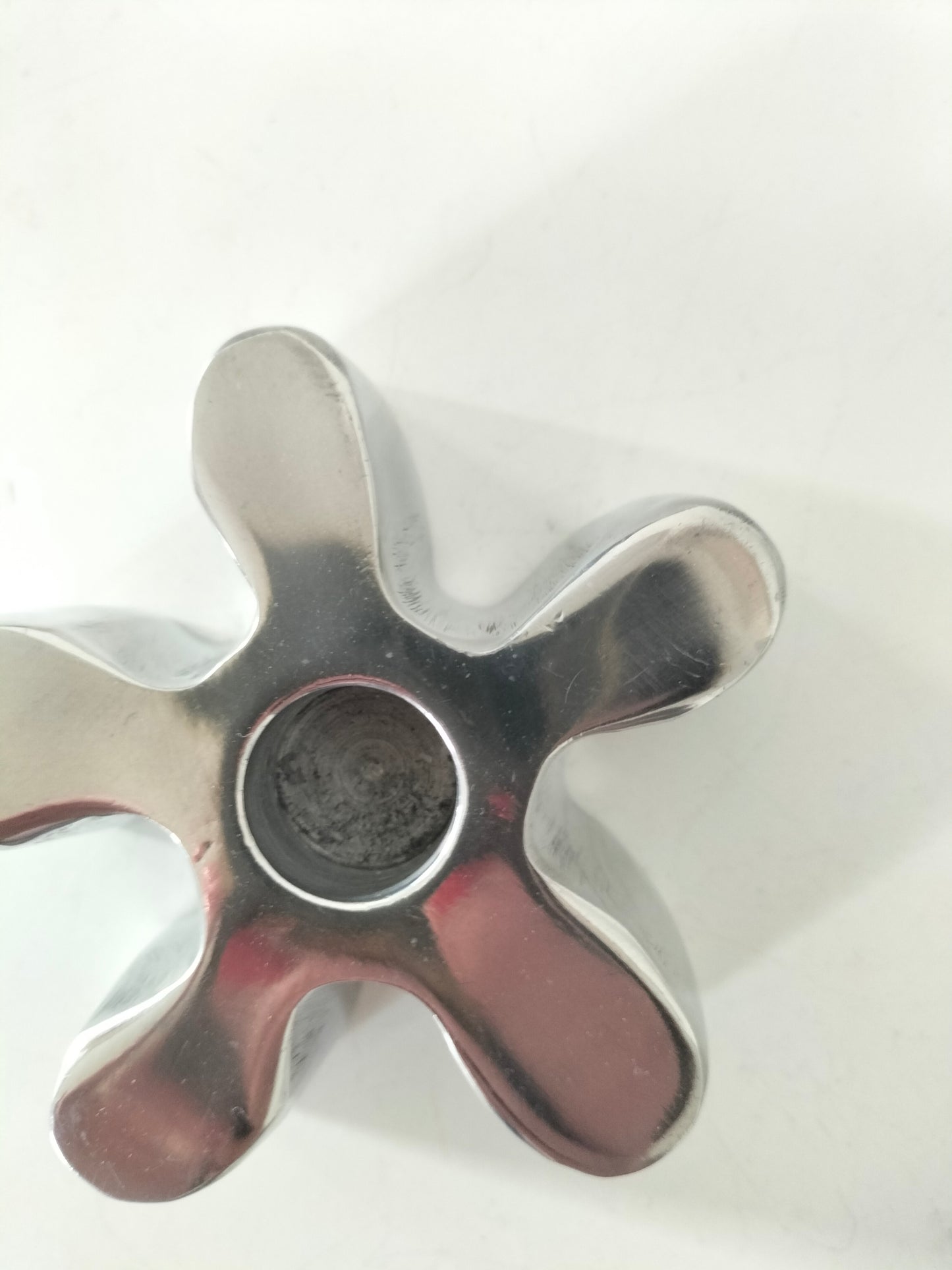 Bougeoir fleur en aluminium