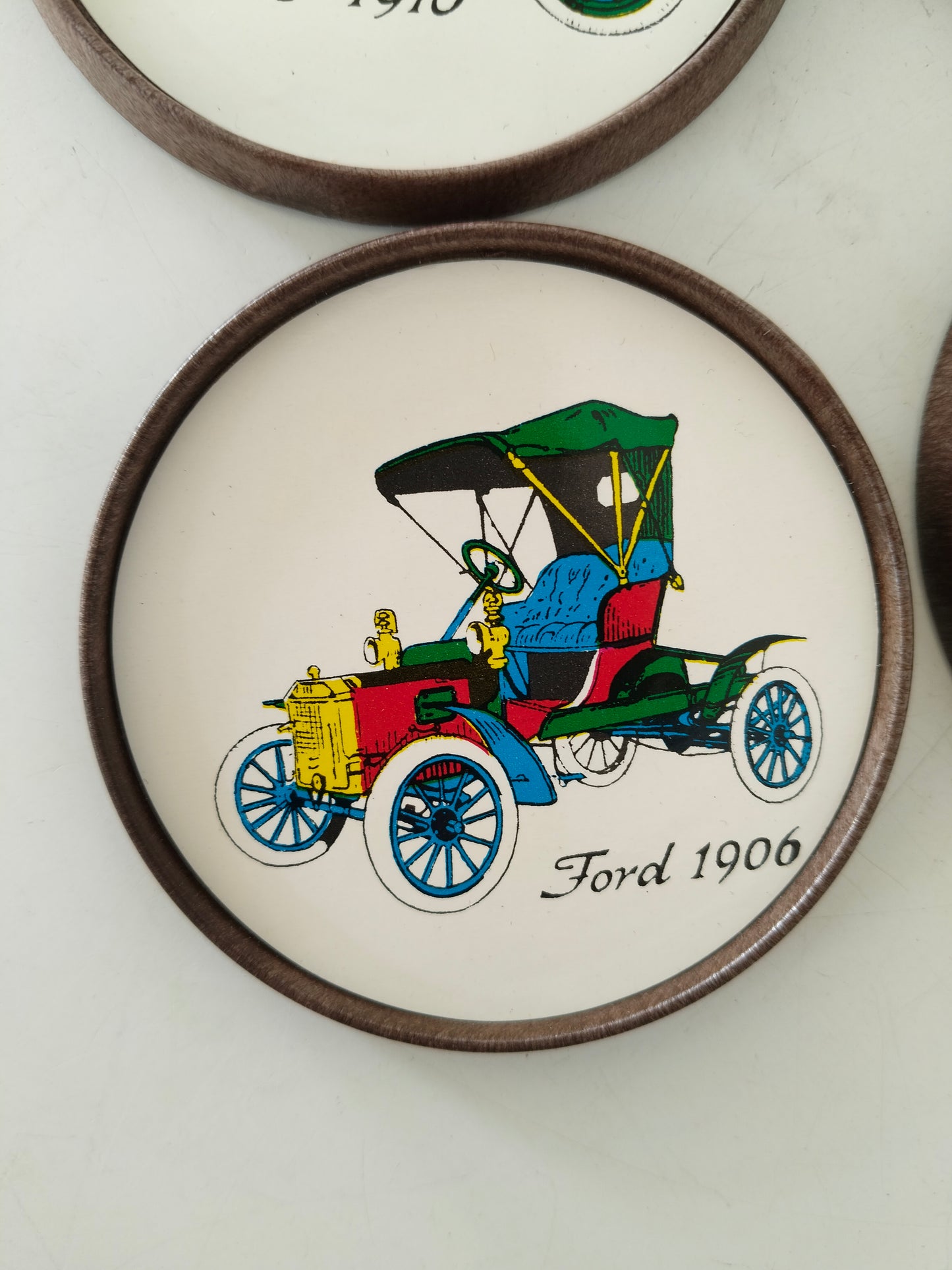 Ensemble de 6 sous-verres voitures anciennes en plastique