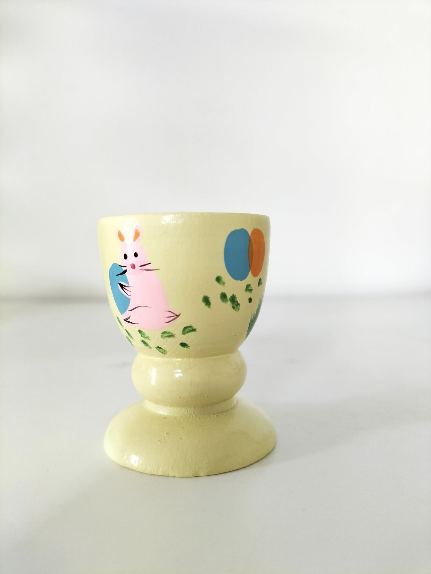 Ensemble de 6 coquetiers en bois peints à la main (2 lots disponibles)