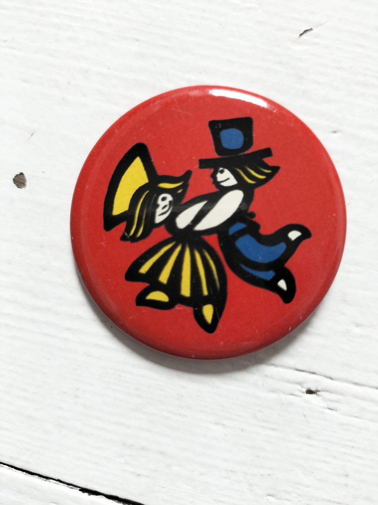 Ancien badge métallique 70's (ou magnet) Norma made in URSS (Estonie) à l'unité
