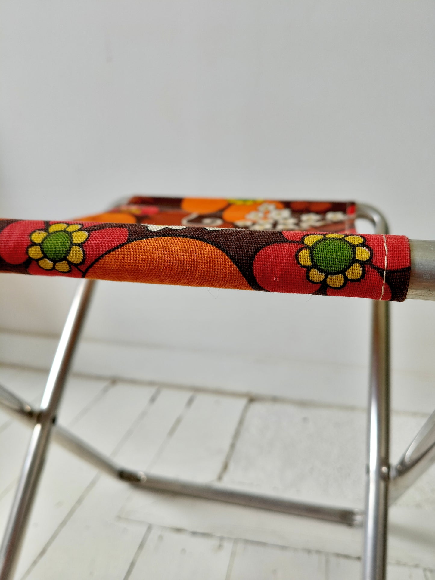 Tabouret de camping pliant flower power vintage