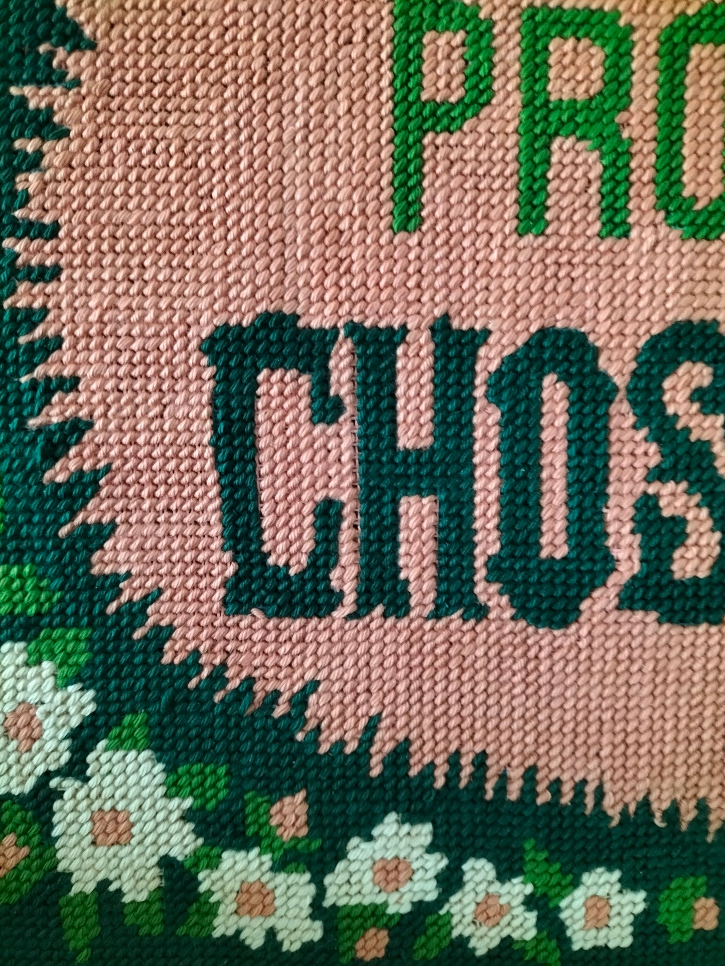 Ancien canevas/ point de croix/ de tapisserie encadré proverbe "chose promise, chose due"
