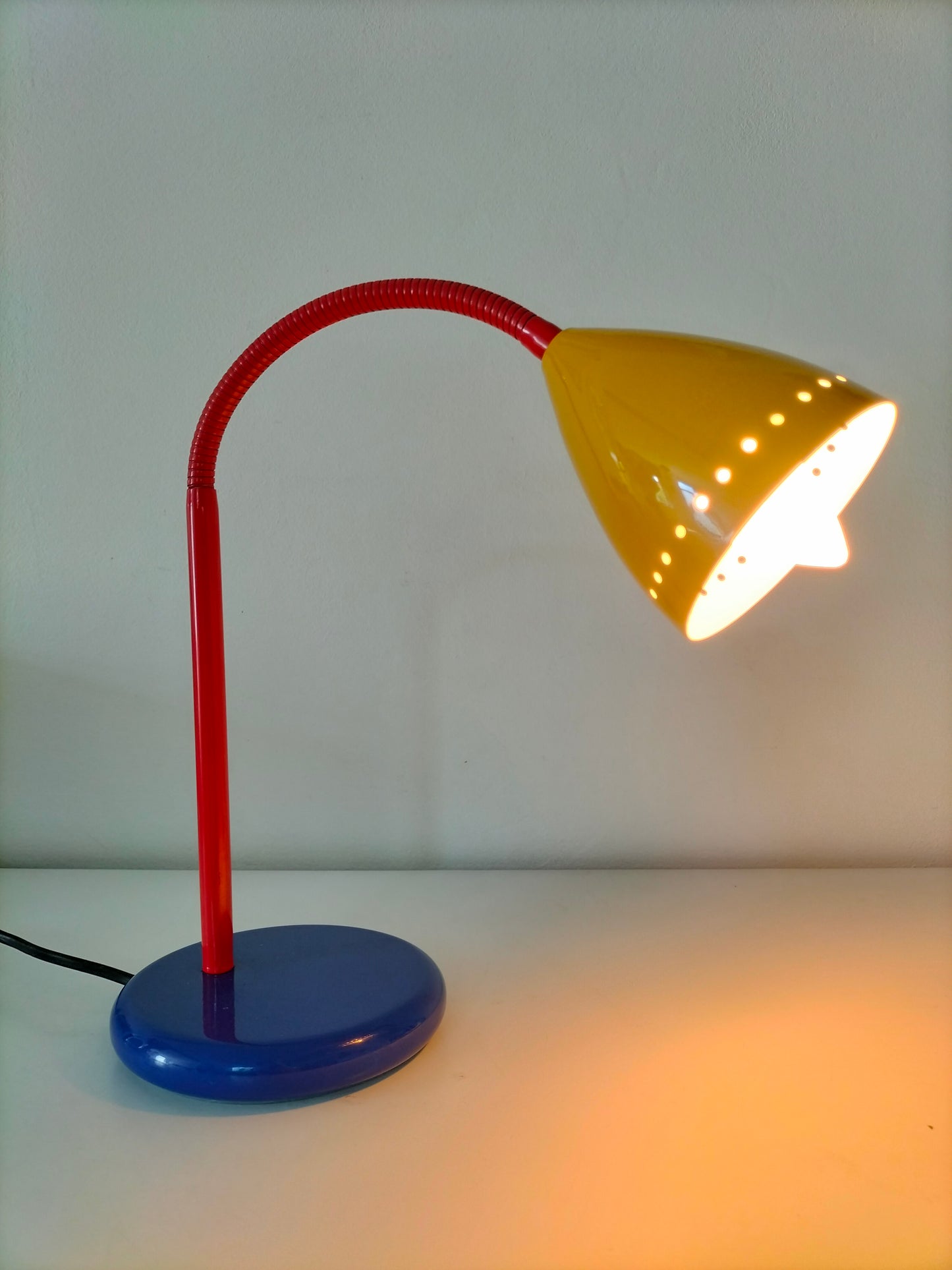 Lampe de table métallique 80's esprit Memphis Style