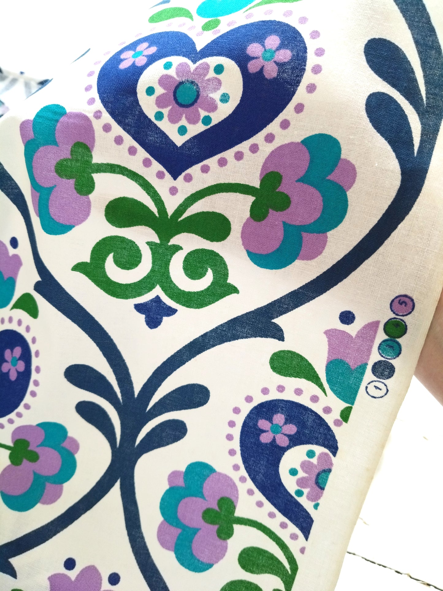 Tissu vintage flower power 100% coton au mètre (8 mètres dispos)