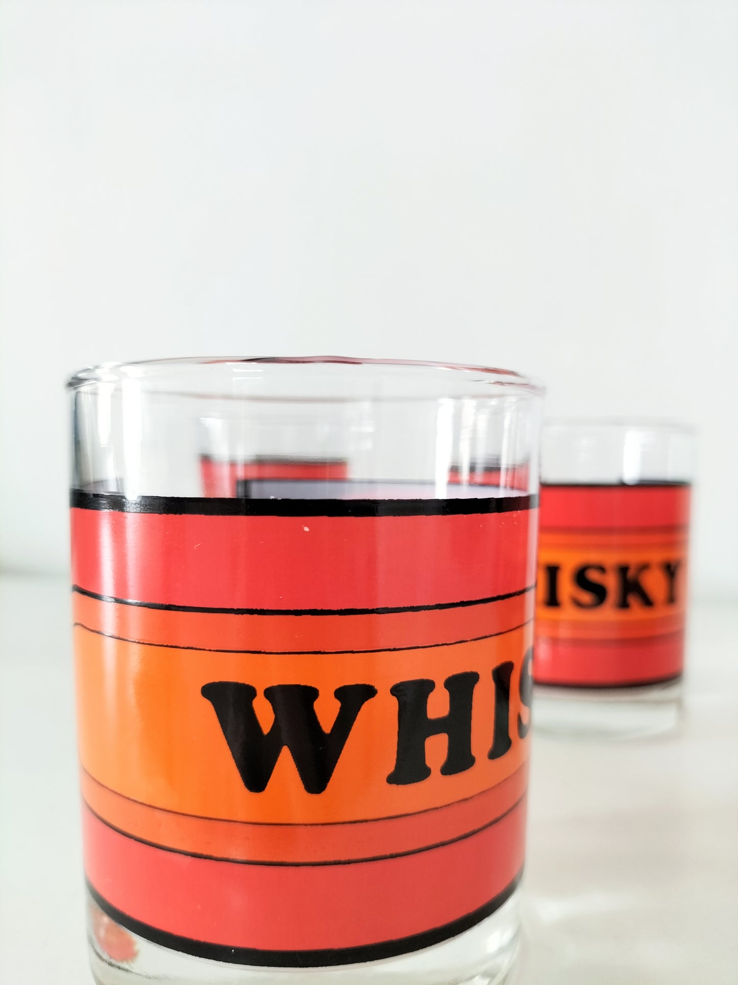 Set à whisky seventies : bouteille/ fontaine et 4 verres