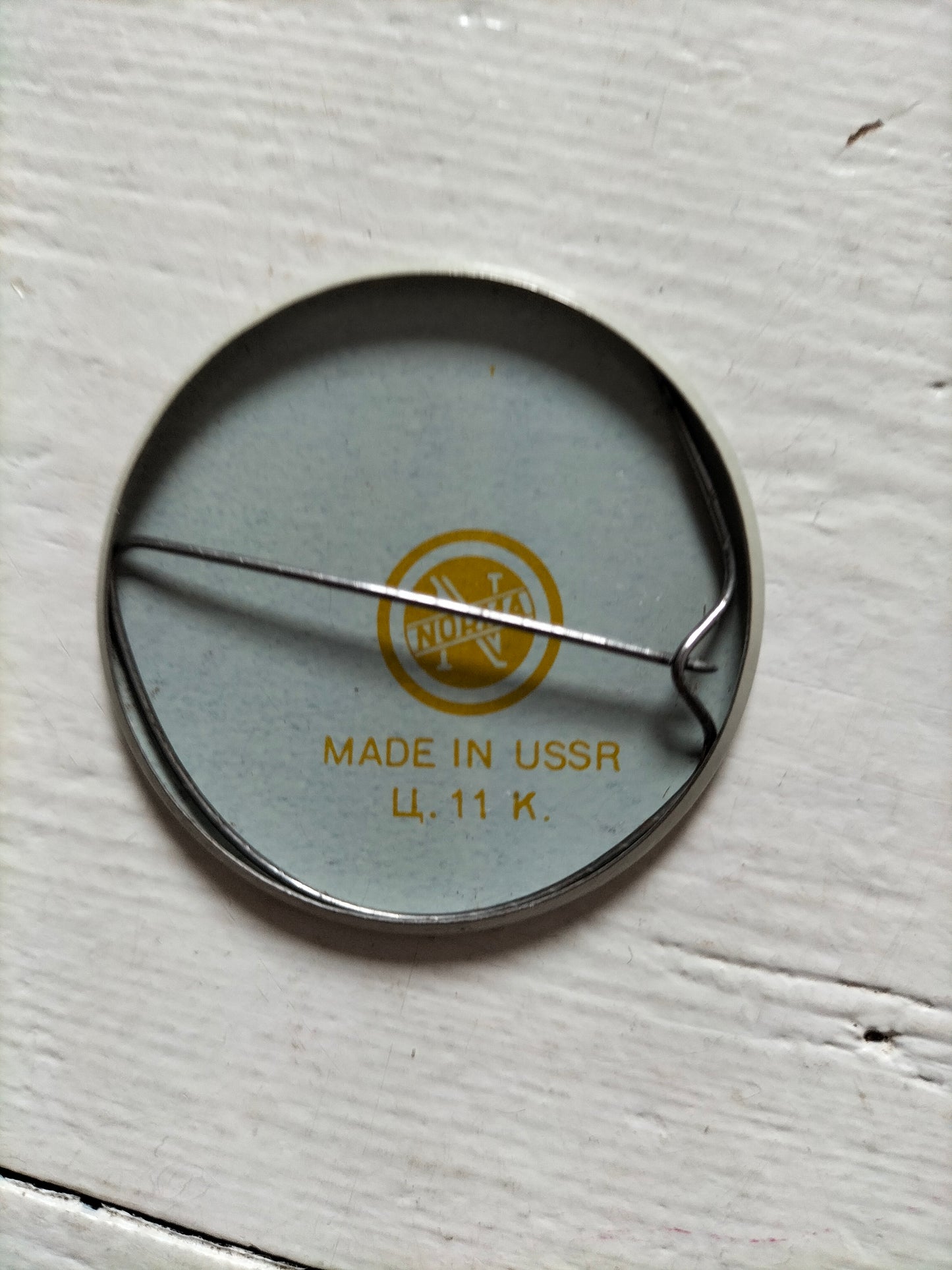 Ancien badge métallique 70's (ou magnet) Norma made in URSS (Estonie) à l'unité