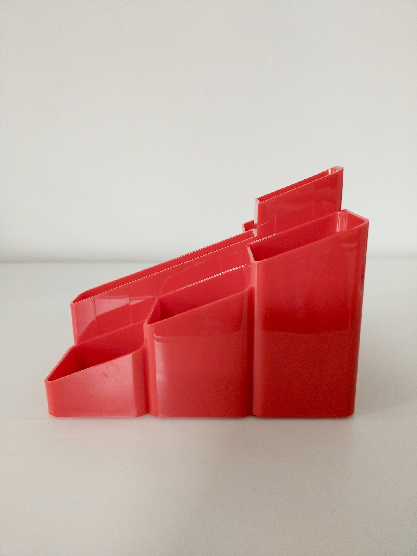 Organisateur de bureau en plastique rouge