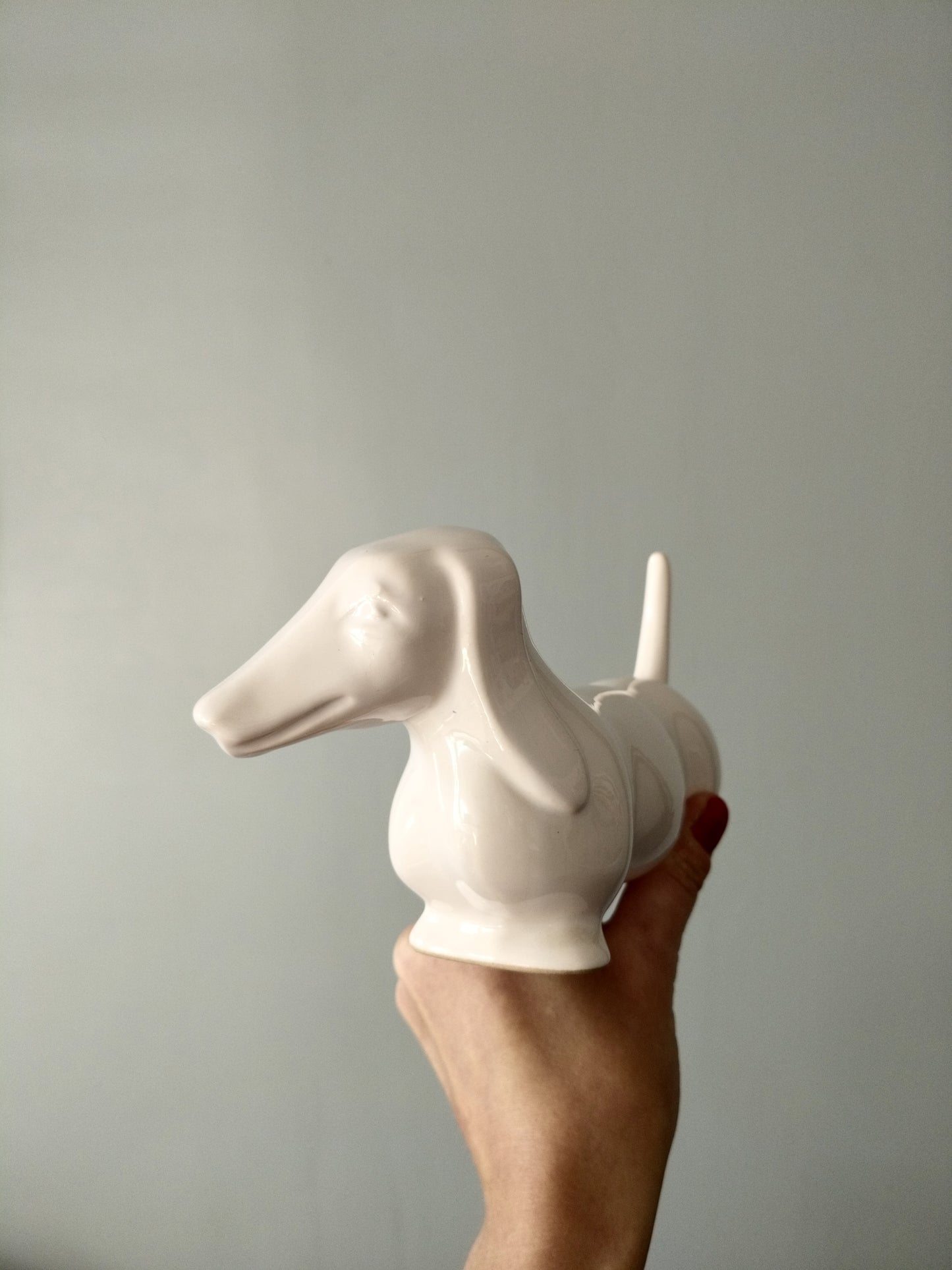 Teckel décoratif en céramique blanche