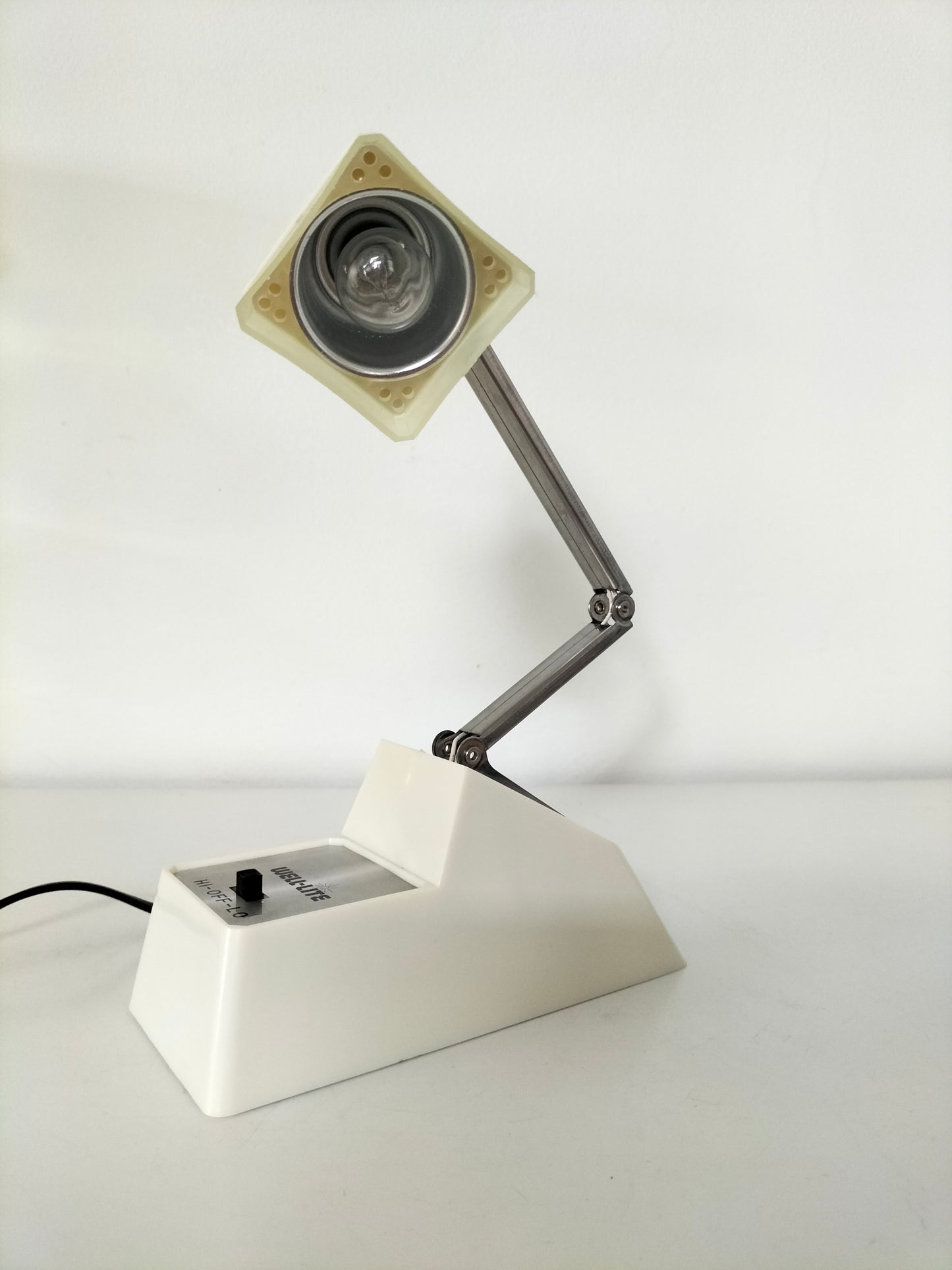 Lampe de table ou murale Well-Lite made in Hong-Kong