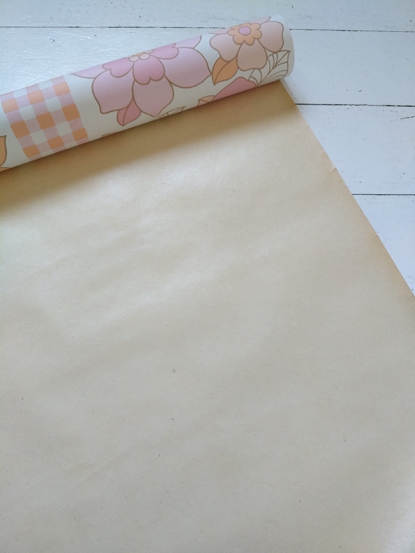 Rouleau de papier peint flower power entamé (encore 7mètres)