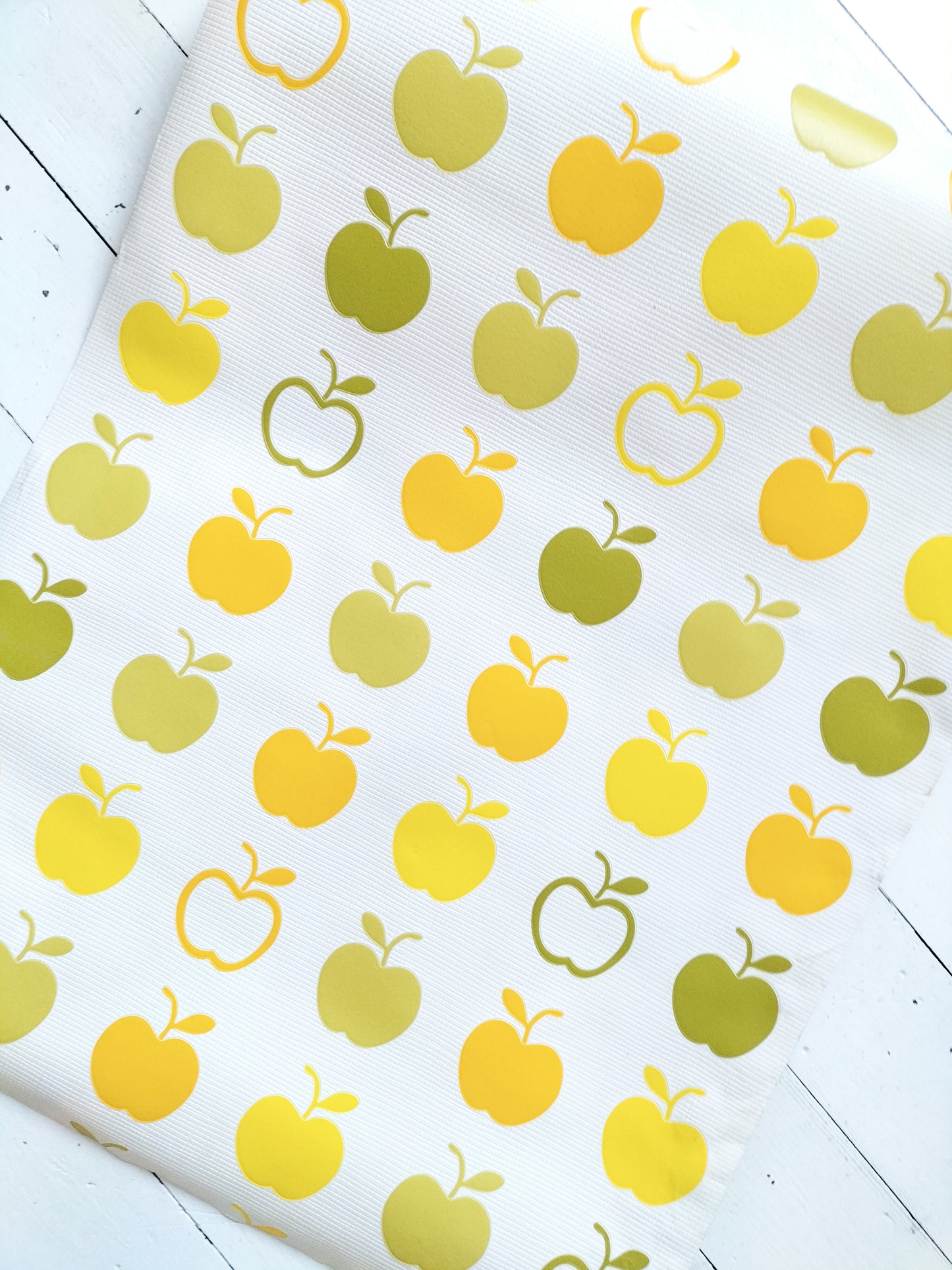 Rouleau de papier peint décor pommes 🍏 (à l'unité)