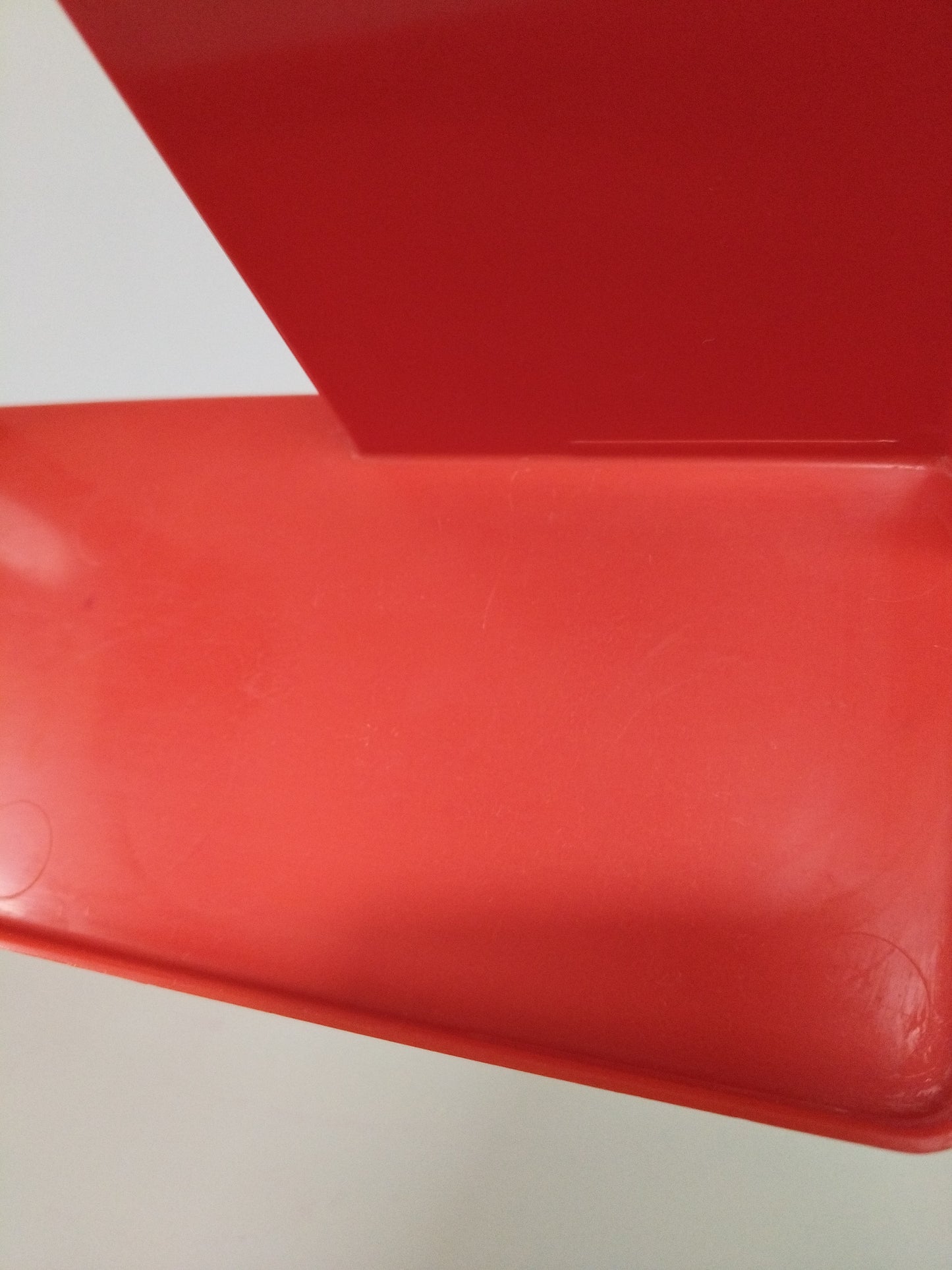 Petit rangement mural en plastique orange Daisif