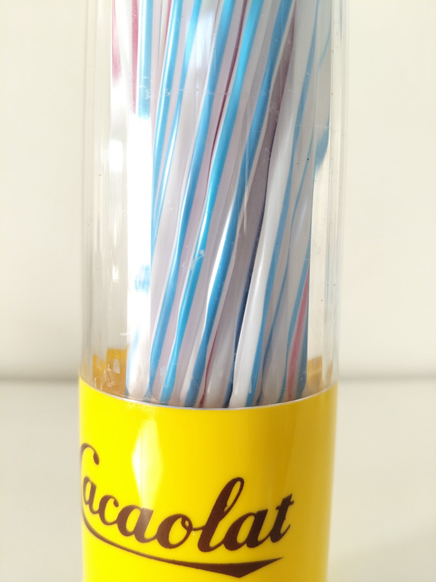 Distributeur de pailles publicitaire en plastique Cacaolat Barcelone
