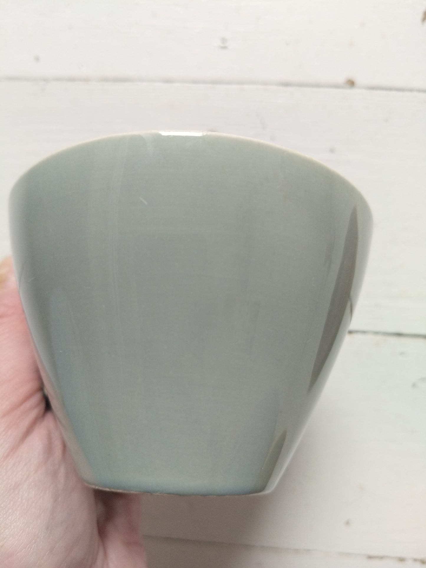 Ensemble 1 tasse grise et 1 soucoupe bordeaux Boch La Louvière Miami Bicolore