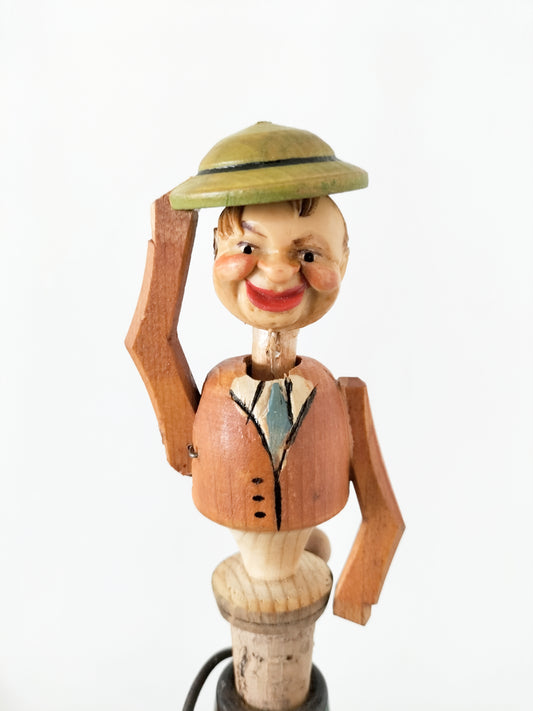 Ancien bouchon bonhomme tirant son chapeau en bois