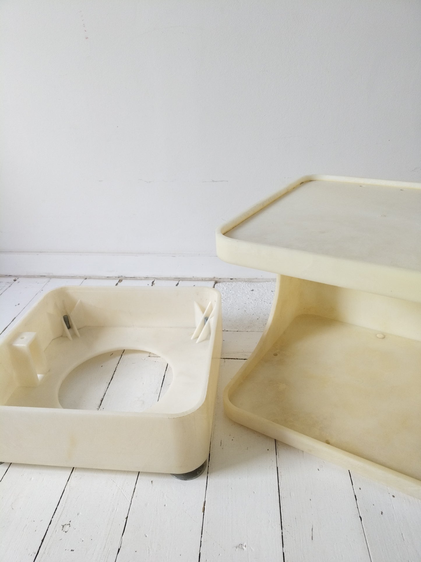 Petit meuble d'appoint/ chevet/ desserte en fibre de verre