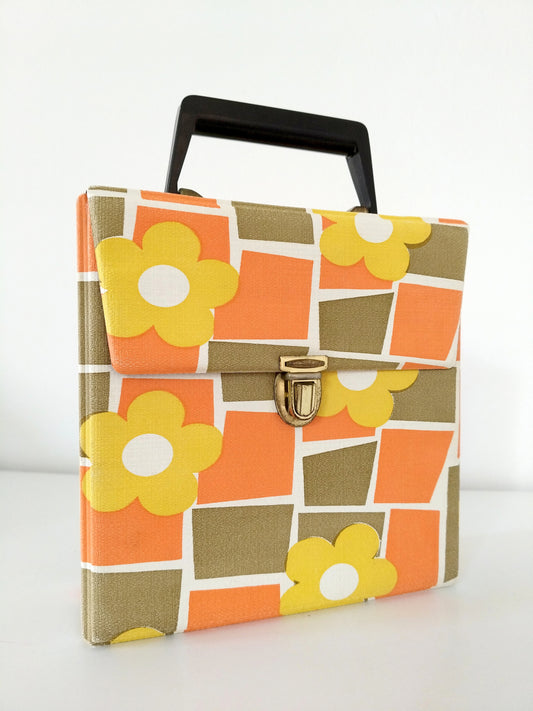 Valisette à vinyles 45T ! Réservée Laetitia !