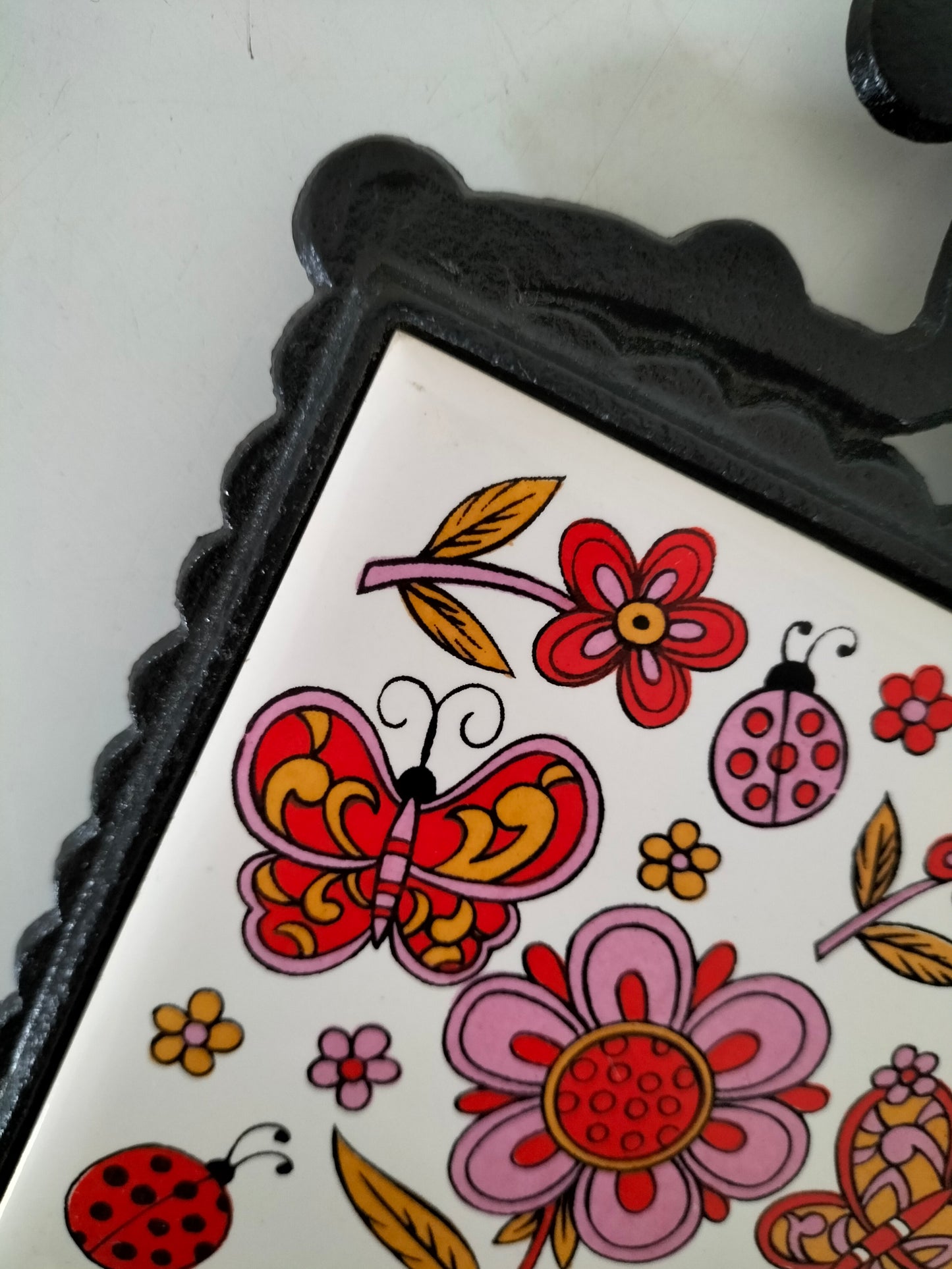 Dessous de plat fonte et carreau en céramique pour Adeline ?