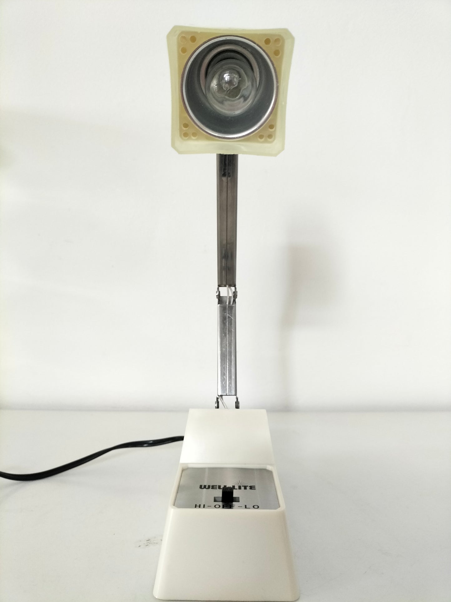 Lampe de table ou murale Well-Lite made in Hong-Kong