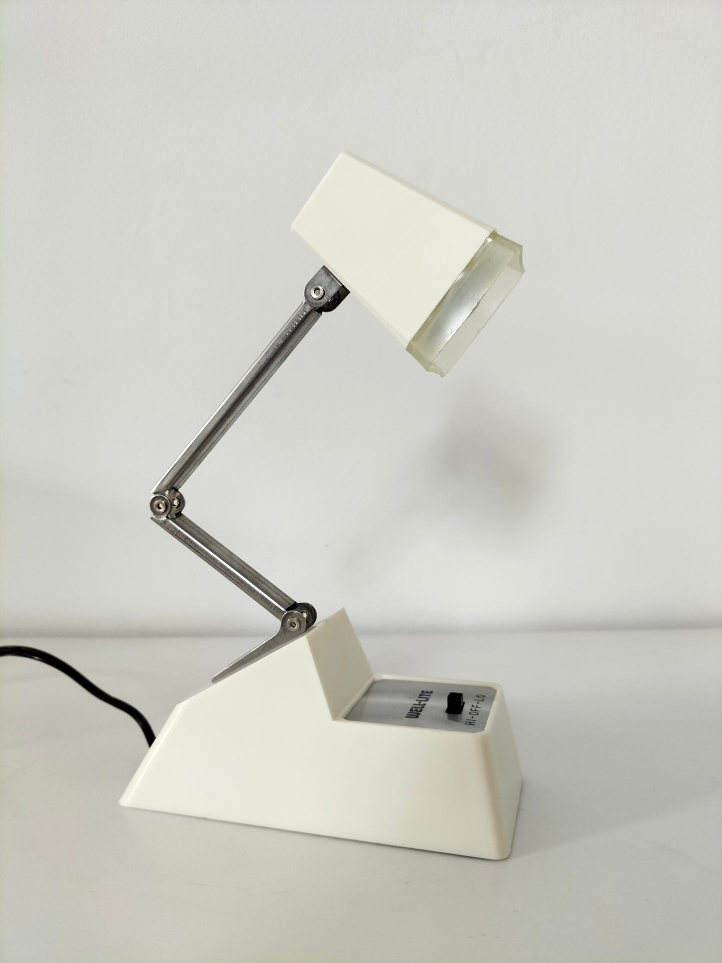 Lampe de table ou murale Well-Lite made in Hong-Kong