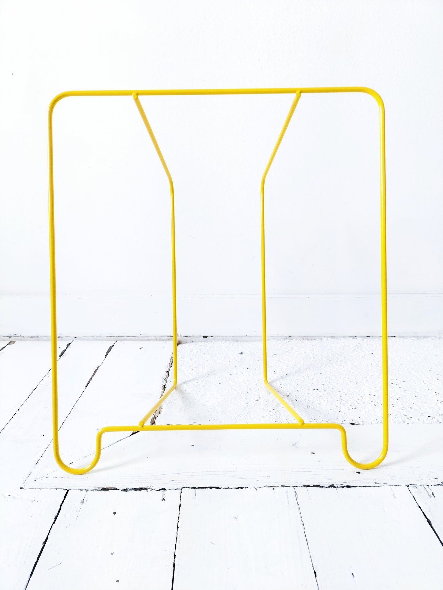 Porte-revues/ range-livres métallique jaune Ikea Blejd 2016