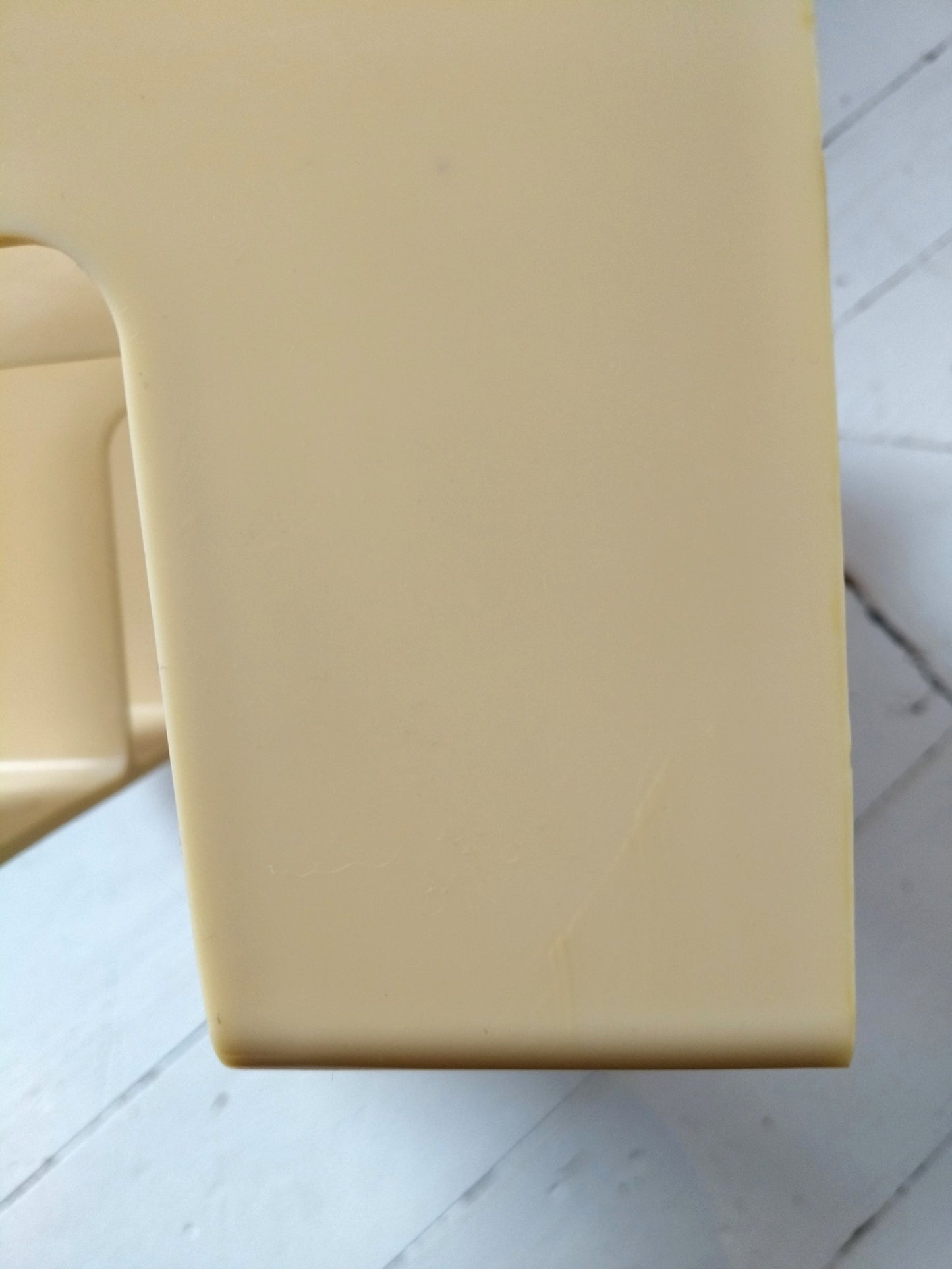 Range-livres/ magazines/ vinyles en plastique beige par Sven-Eric Juhlin pour Gustavsberg 1395