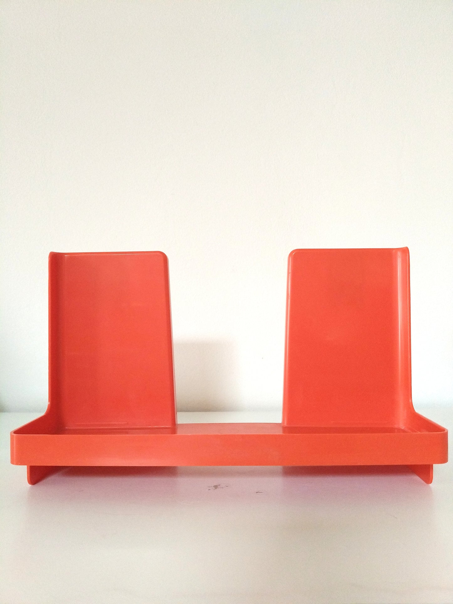 Petit rangement mural en plastique orange Daisif