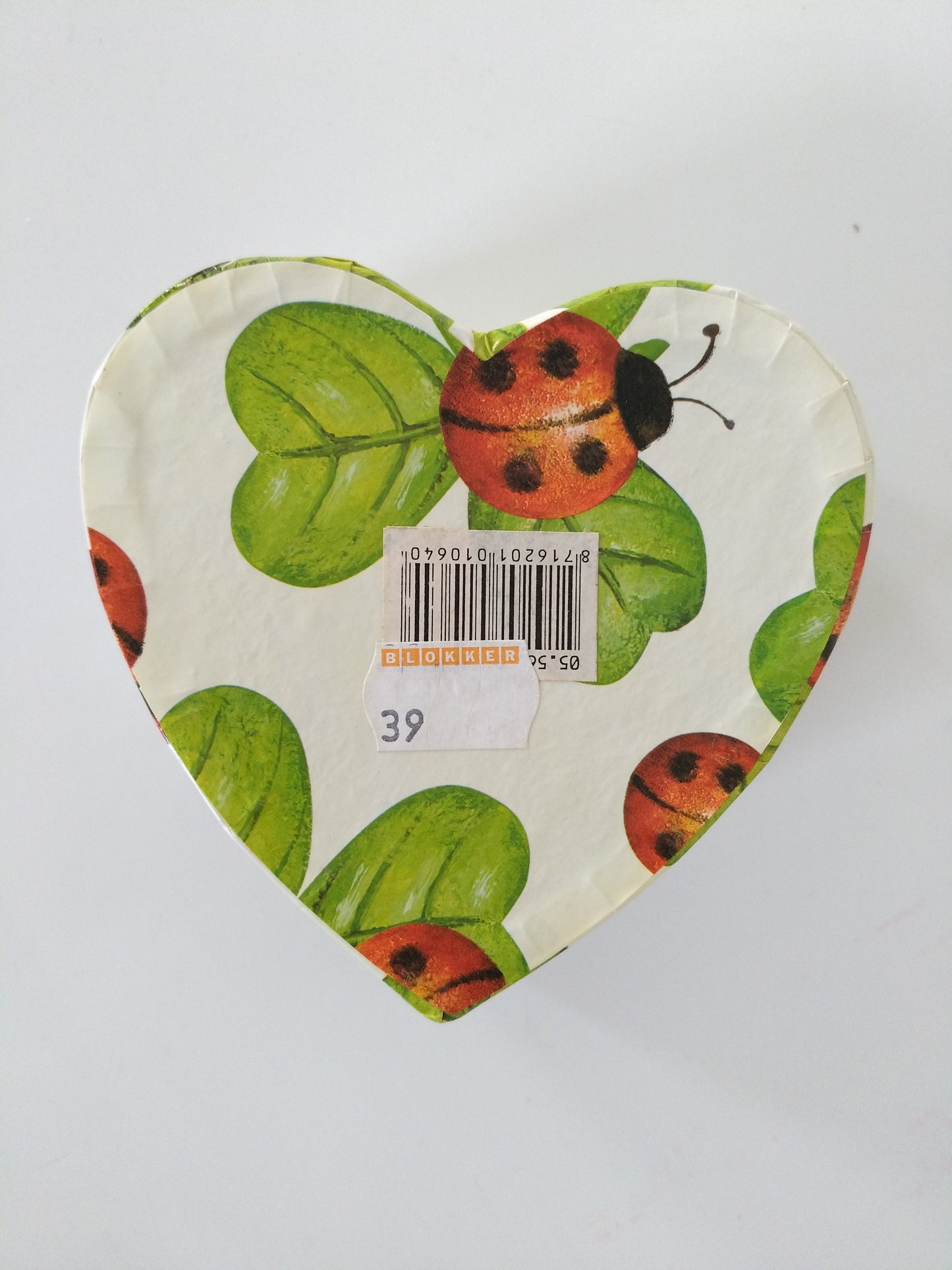 Petite boîte cartonnée cœur coccinelles