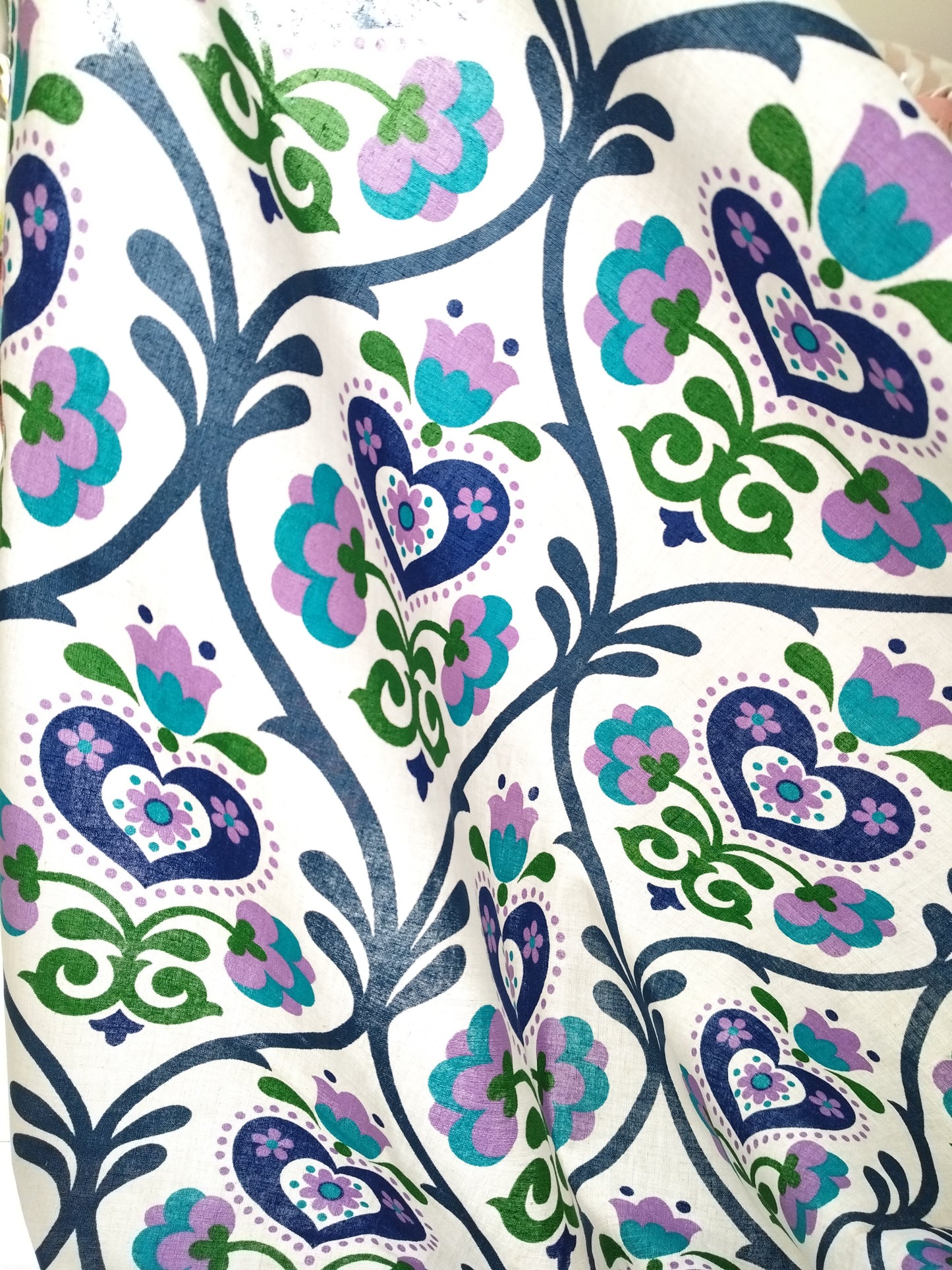 Tissu vintage flower power 100% coton au mètre (8 mètres dispos)