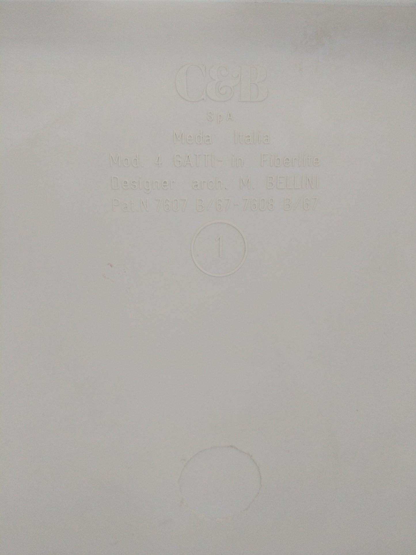 Petite table basse C&B Quattro Gatti par Mario Bellini Italie