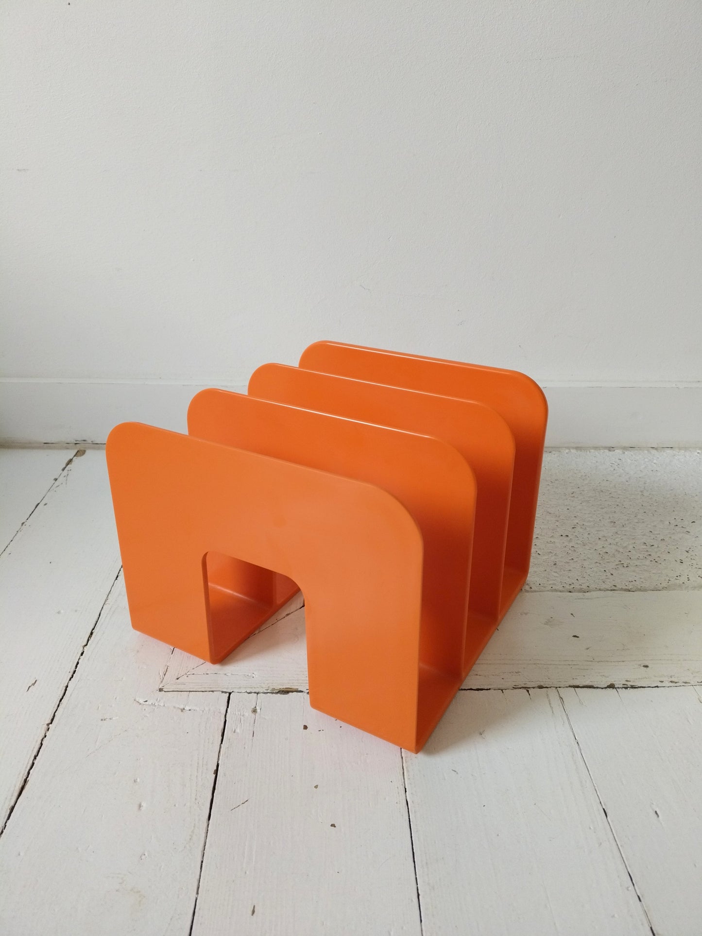 Range-livres/ magazines/ vinyles en plastique ORANGE par Sven-Eric Juhlin pour Gustavsberg 1395