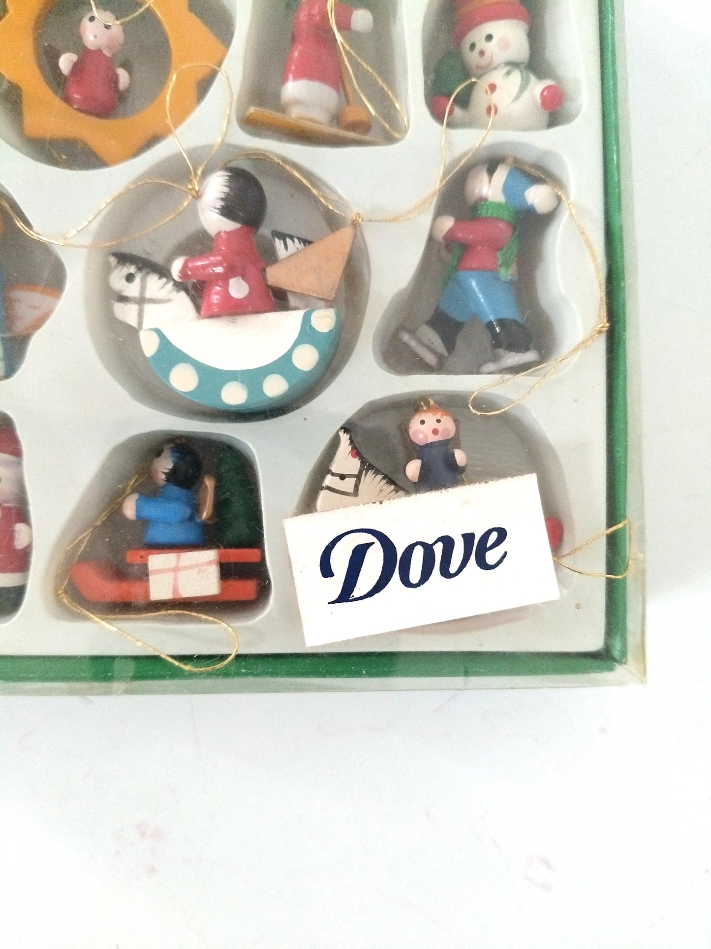 Ensemble de 12 petits sujets de Noël en bois