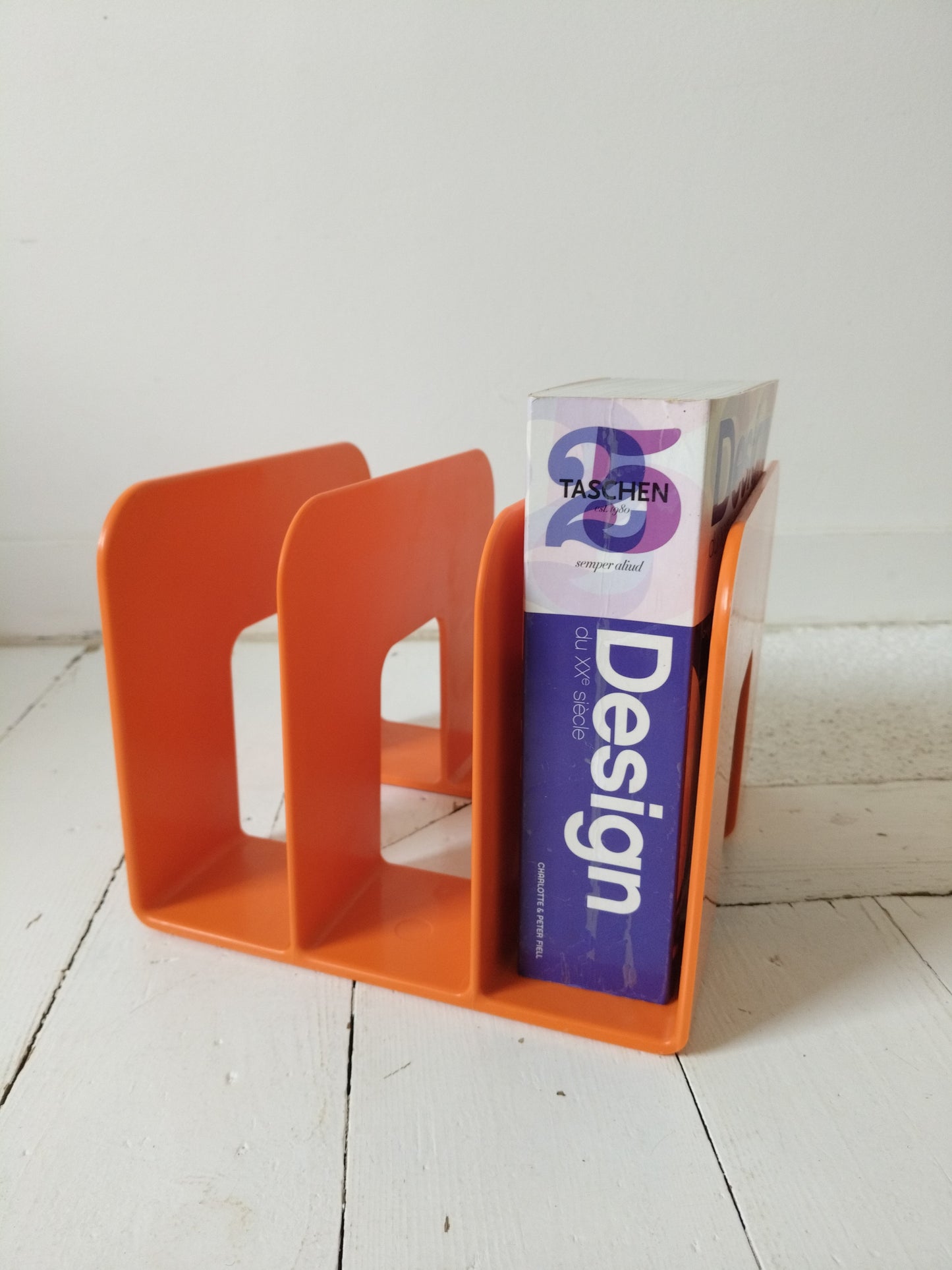 Range-livres/ magazines/ vinyles en plastique ORANGE par Sven-Eric Juhlin pour Gustavsberg 1395
