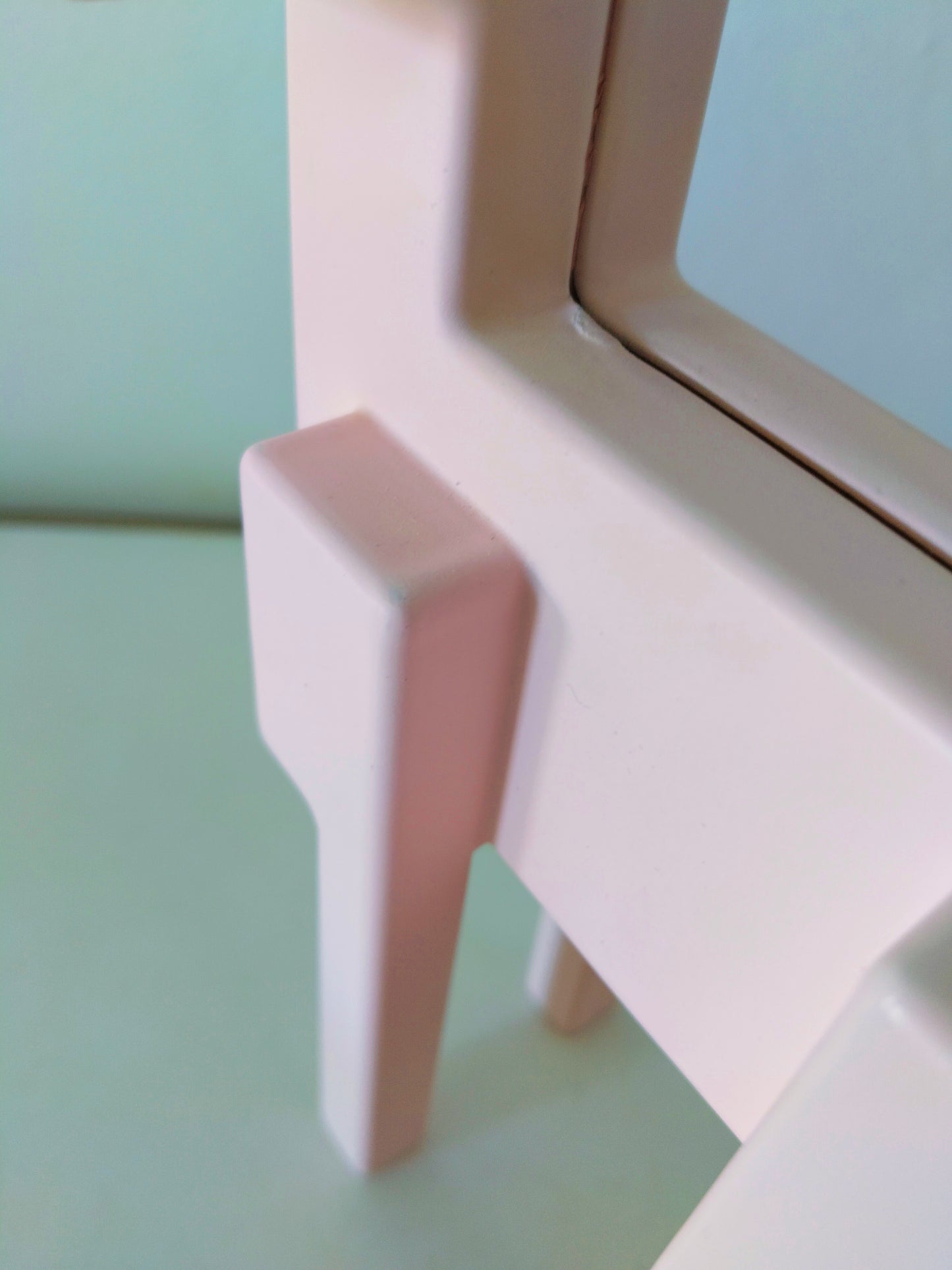 Cerf pixel rose par Monika Mulder pour ikea 2003