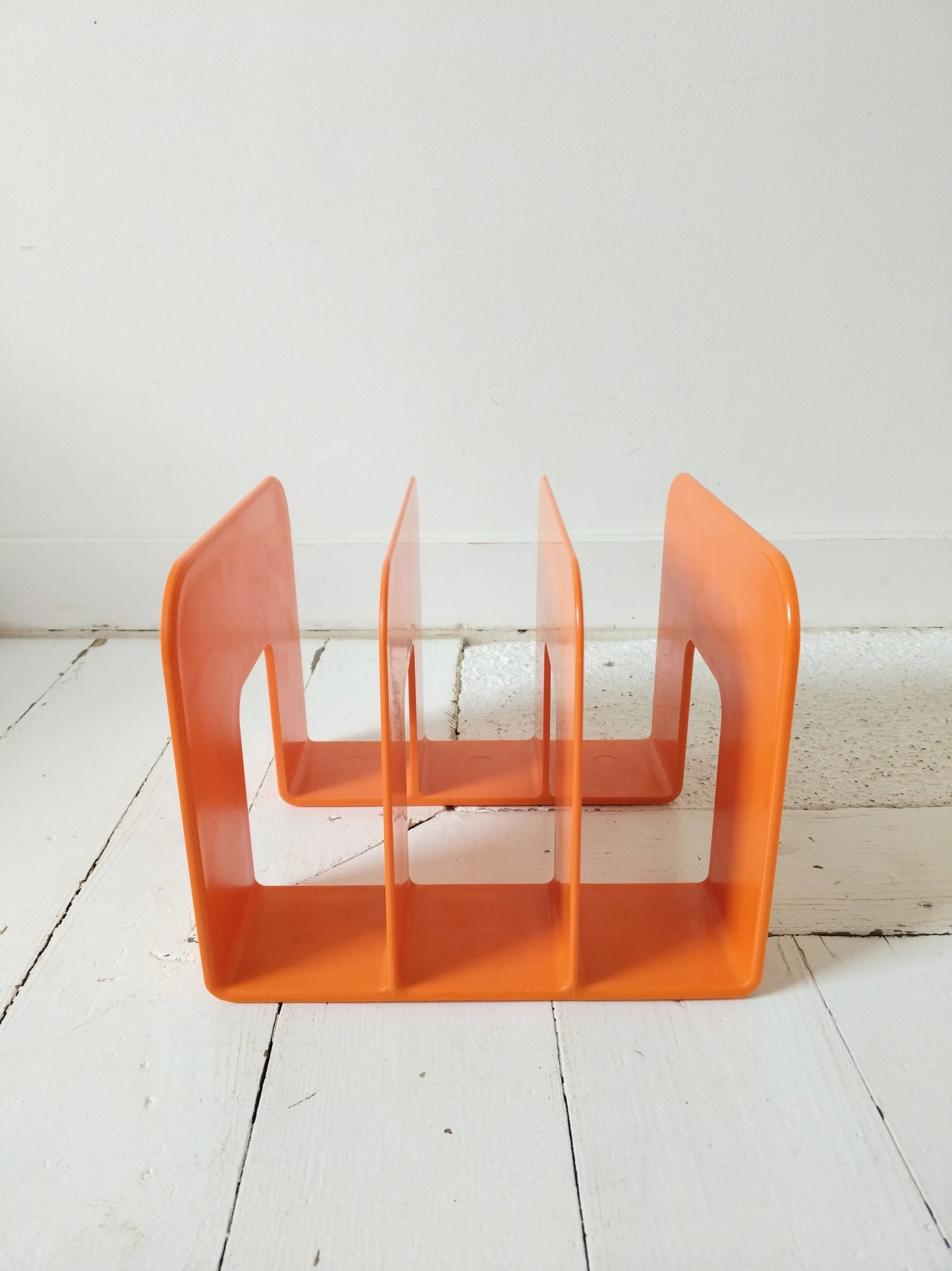 Range-livres/ magazines/ vinyles en plastique ORANGE par Sven-Eric Juhlin pour Gustavsberg 1395