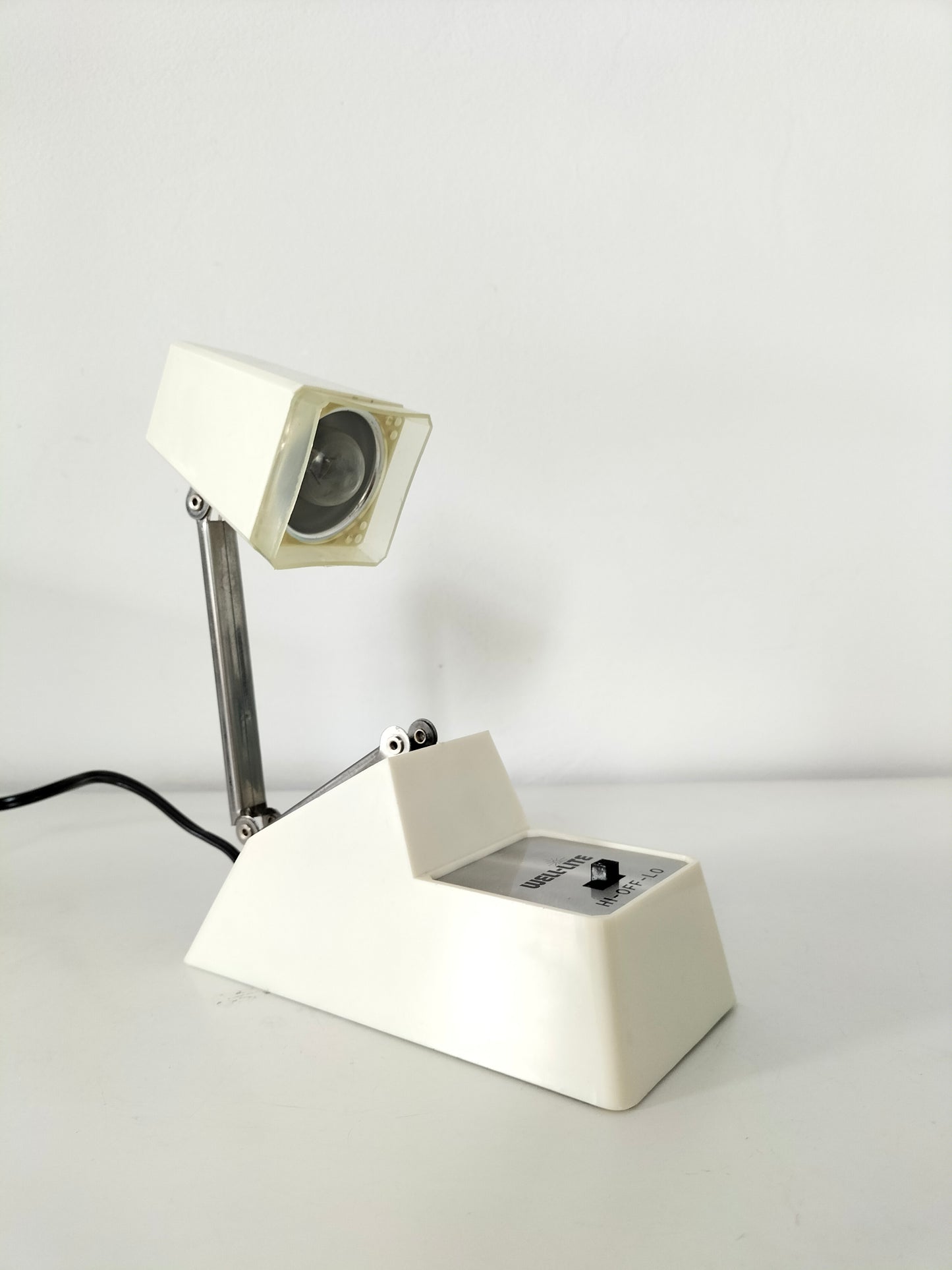 Lampe de table ou murale Well-Lite made in Hong-Kong