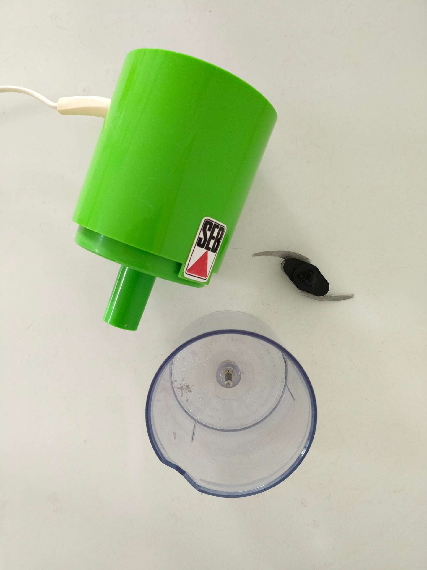 Mini hachoir électrique Seb (priorité à Cécile)