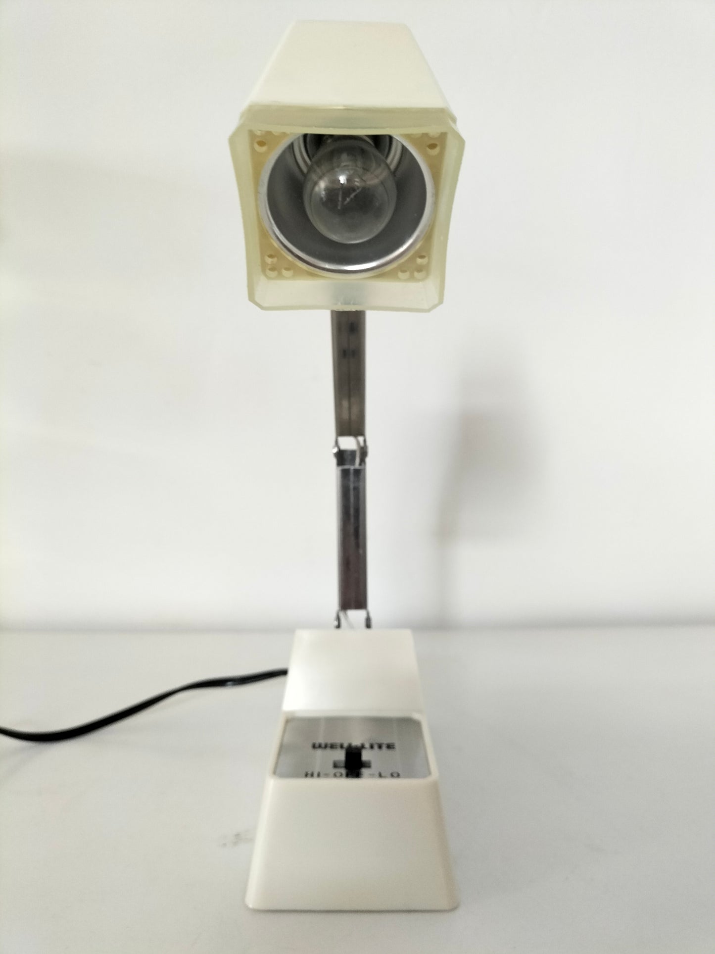 Lampe de table ou murale Well-Lite made in Hong-Kong