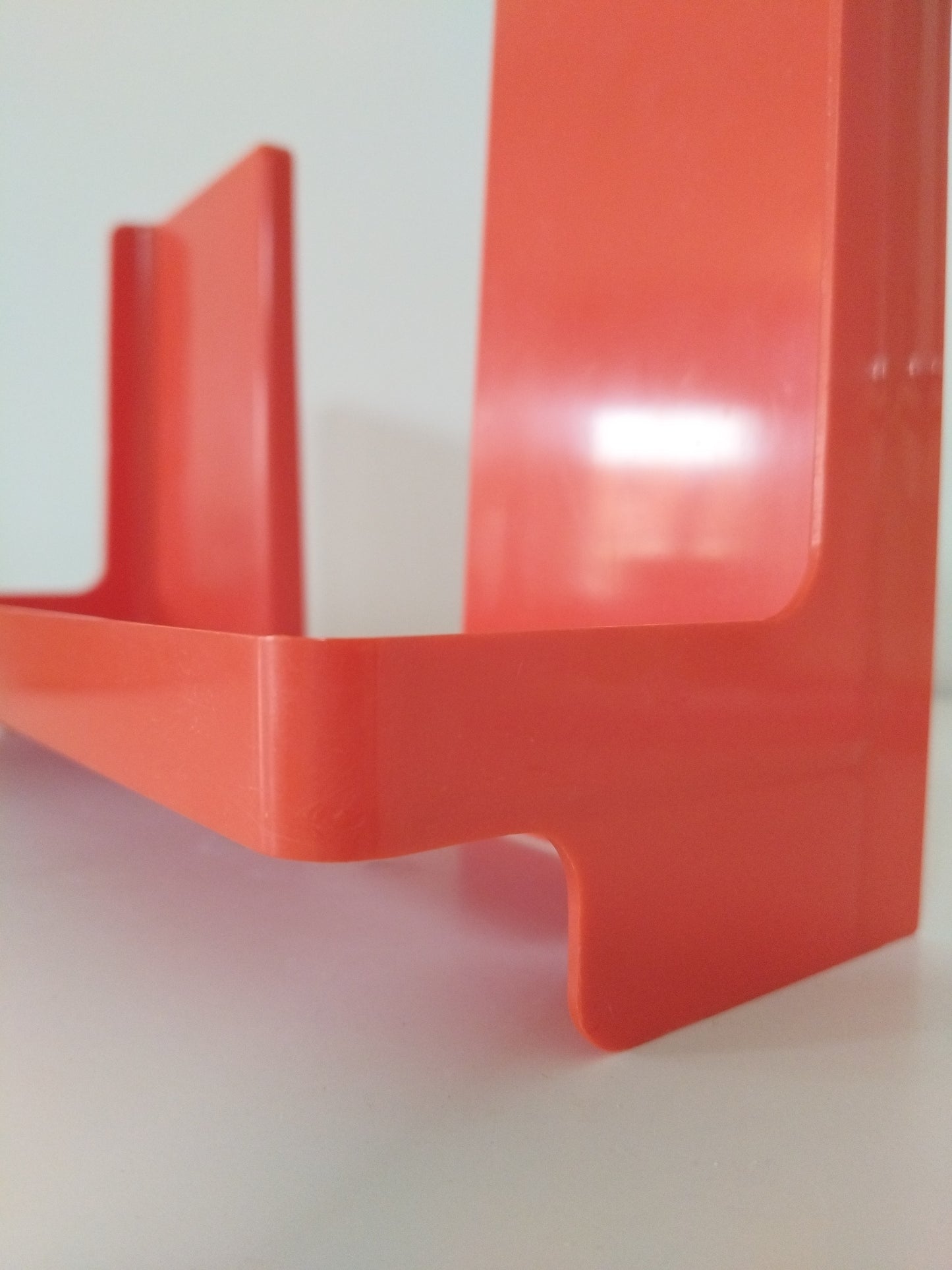 Petit rangement mural en plastique orange Daisif