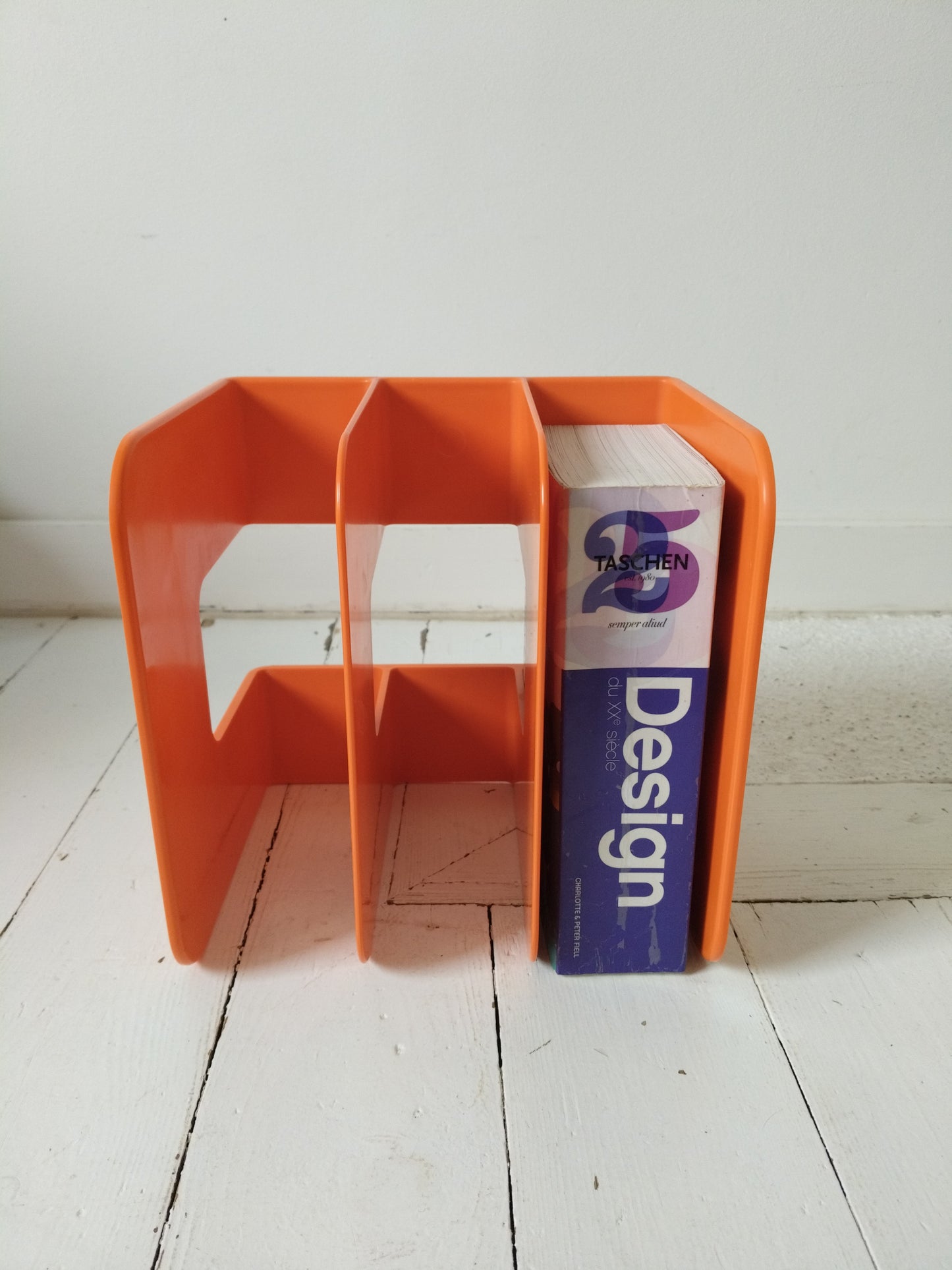 Range-livres/ magazines/ vinyles en plastique ORANGE par Sven-Eric Juhlin pour Gustavsberg 1395