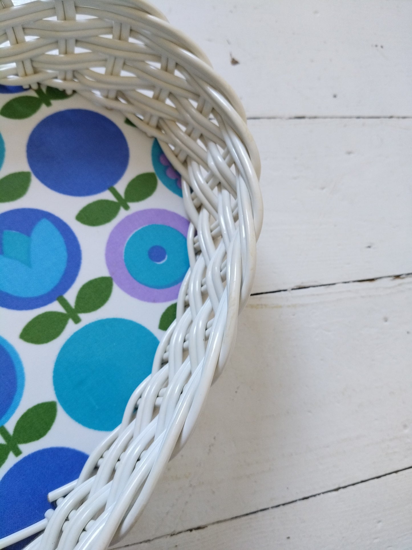 Corbeille vintage flower power en formica et scoubidou