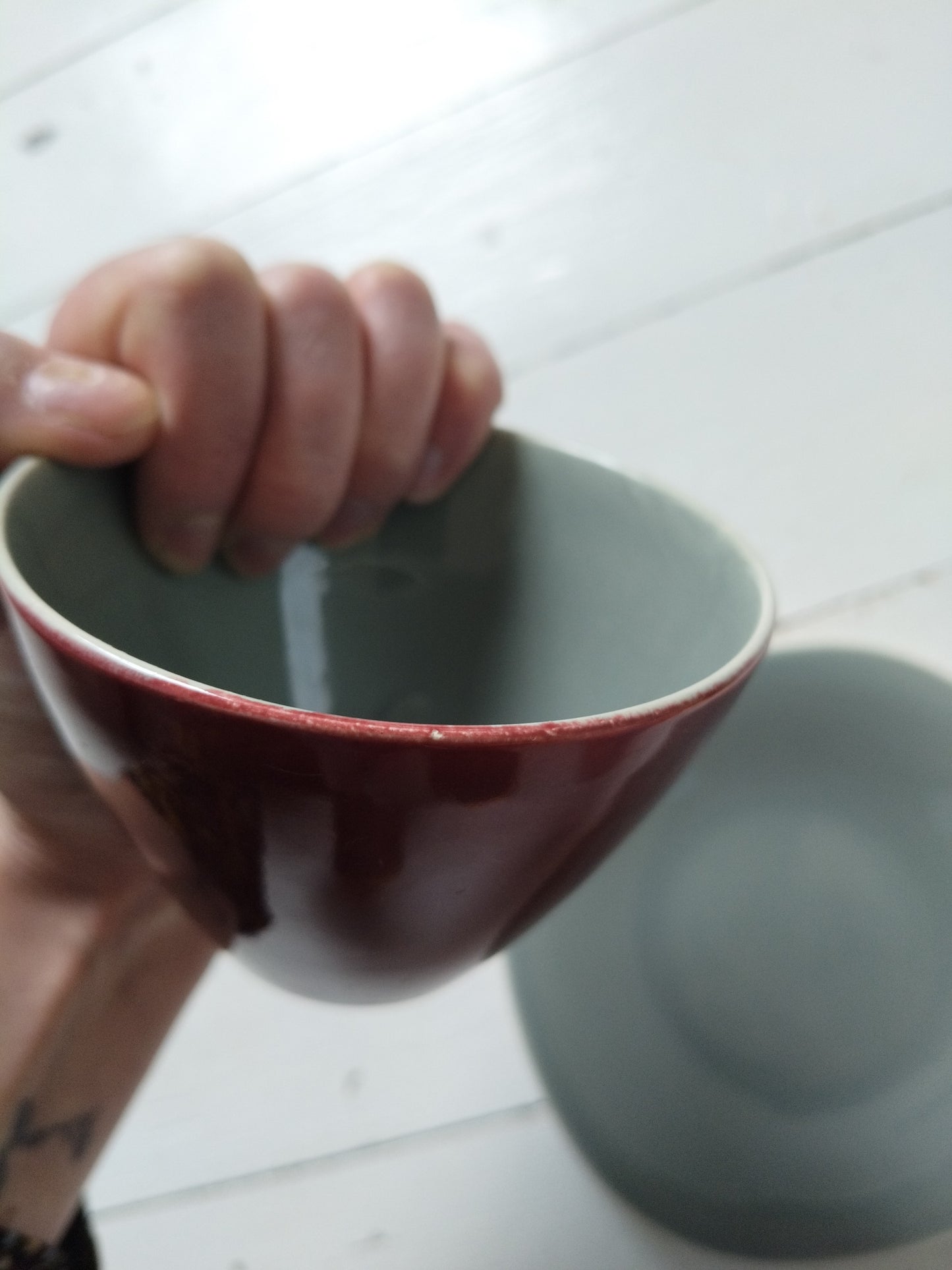 Ensemble 1 tasse bordeaux + 1 soucoupe grise Kéralux Boch La Louvière Miami Bicolore