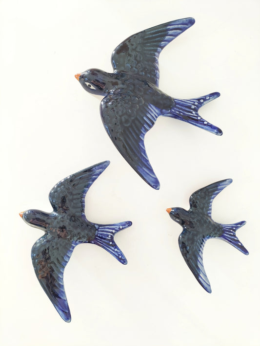 Trio d'hirondelles en céramique