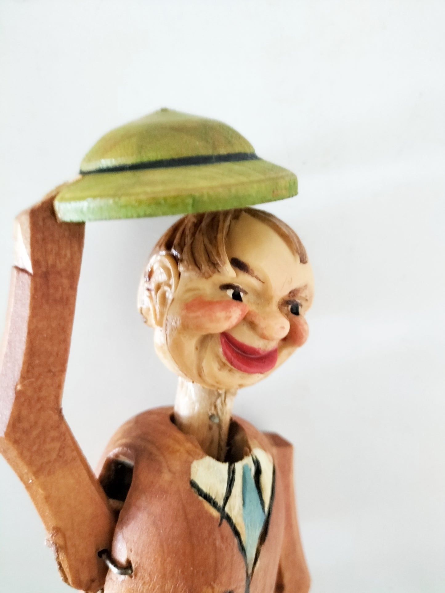 Ancien bouchon bonhomme tirant son chapeau en bois