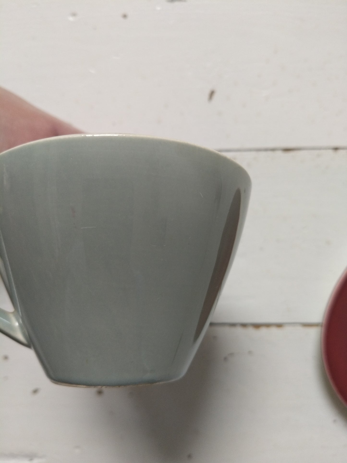 Ensemble 1 tasse grise et 1 soucoupe bordeaux Boch La Louvière Miami Bicolore