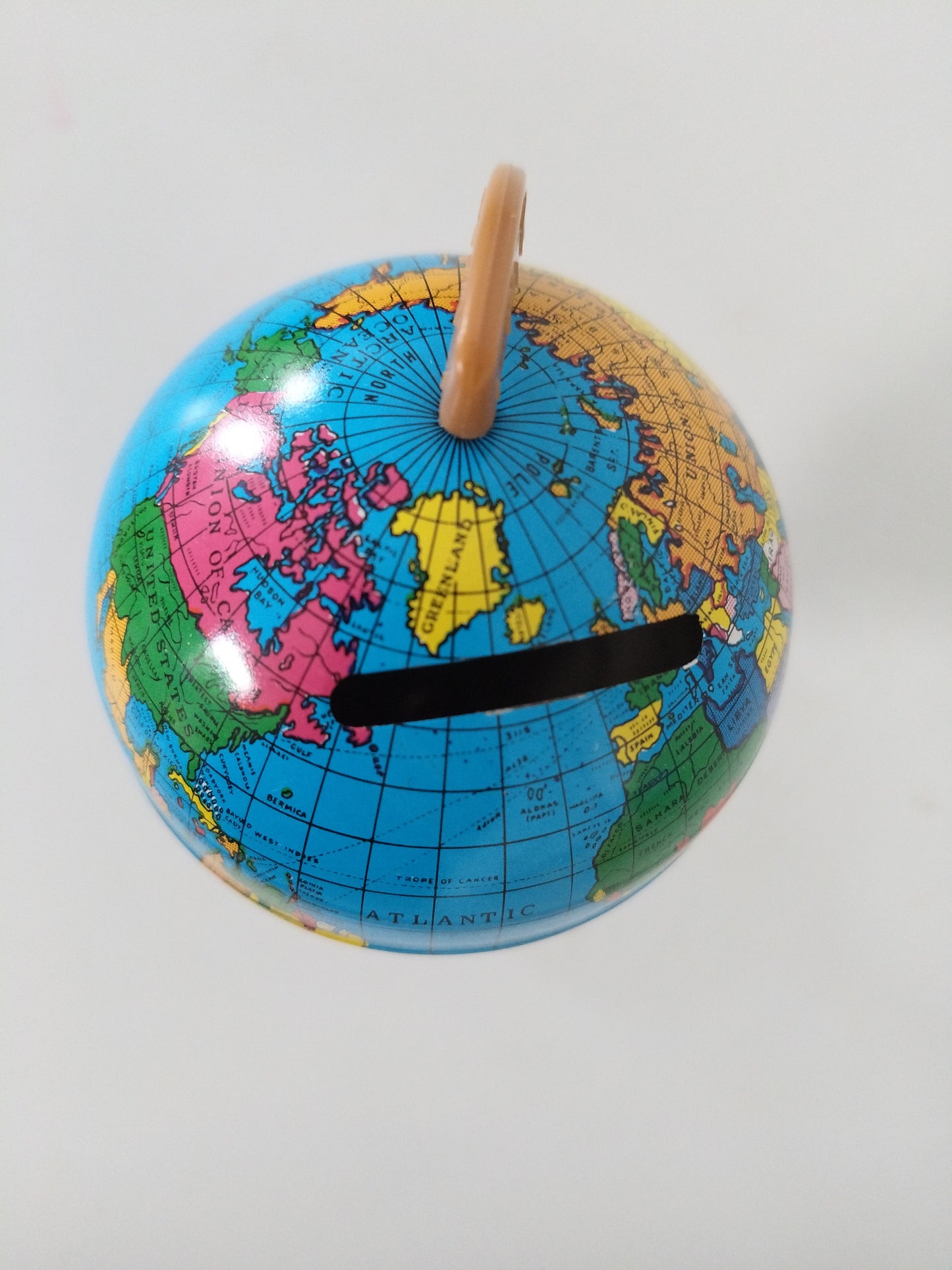 Ancienne petite tirelire mappemonde en tôle Hong Kong