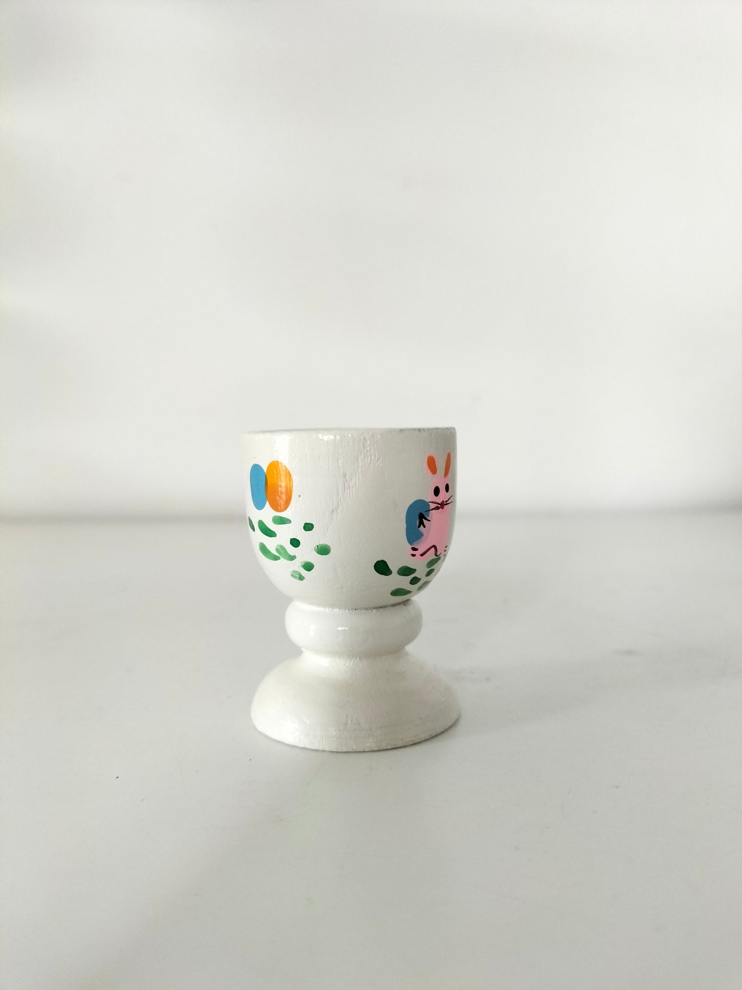 Ensemble de 6 coquetiers en bois peints à la main (2 lots disponibles)