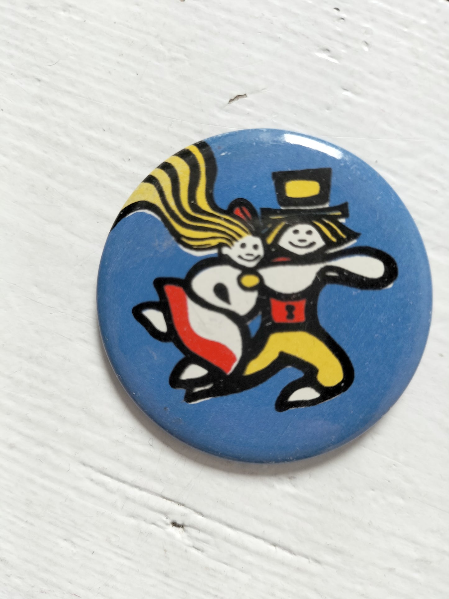 Ancien badge métallique 70's (ou magnet) Norma made in URSS (Estonie) à l'unité